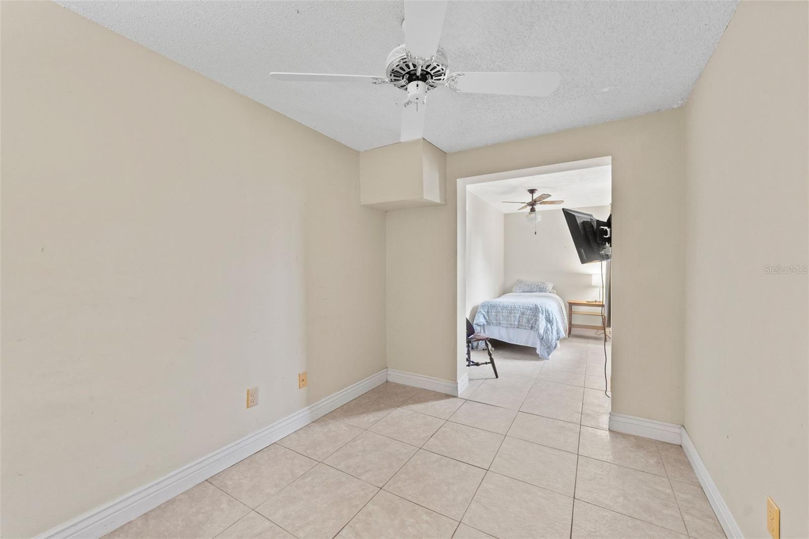 8841 OAK CIR