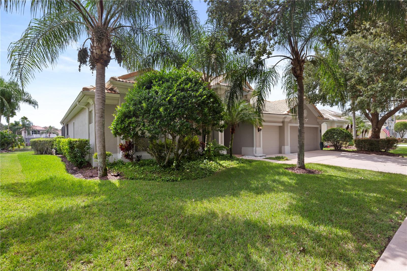 10209 WATERSIDE OAKS DR