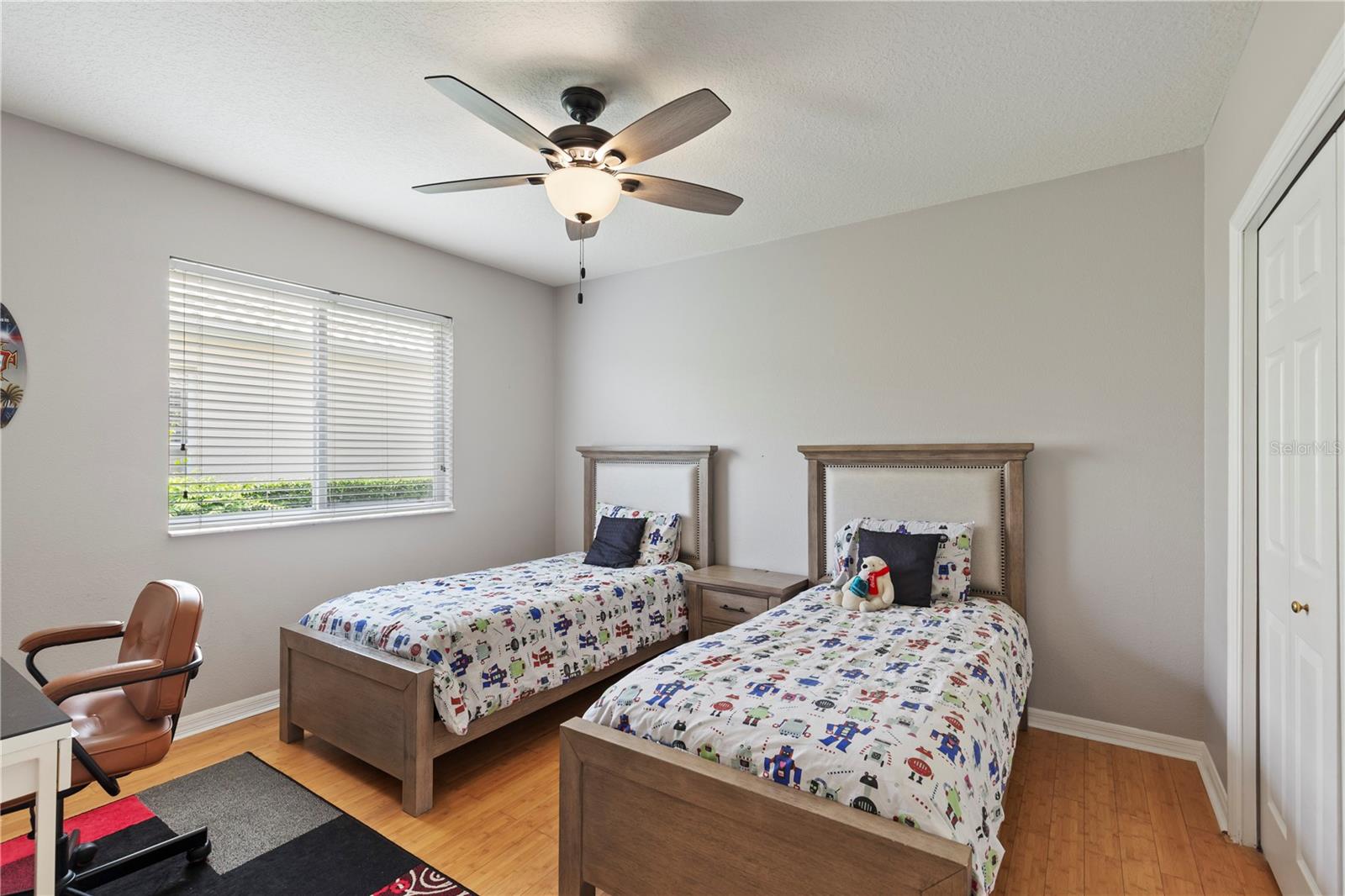 10209 WATERSIDE OAKS DR