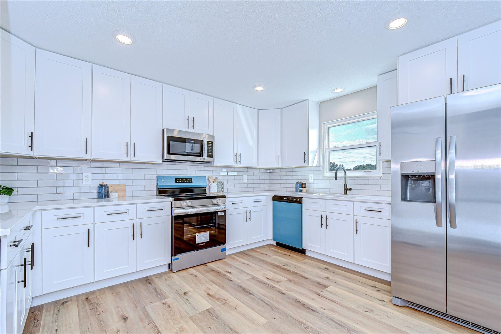 10825 VENICE CIR