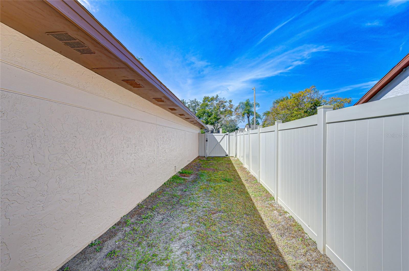 10825 VENICE CIR