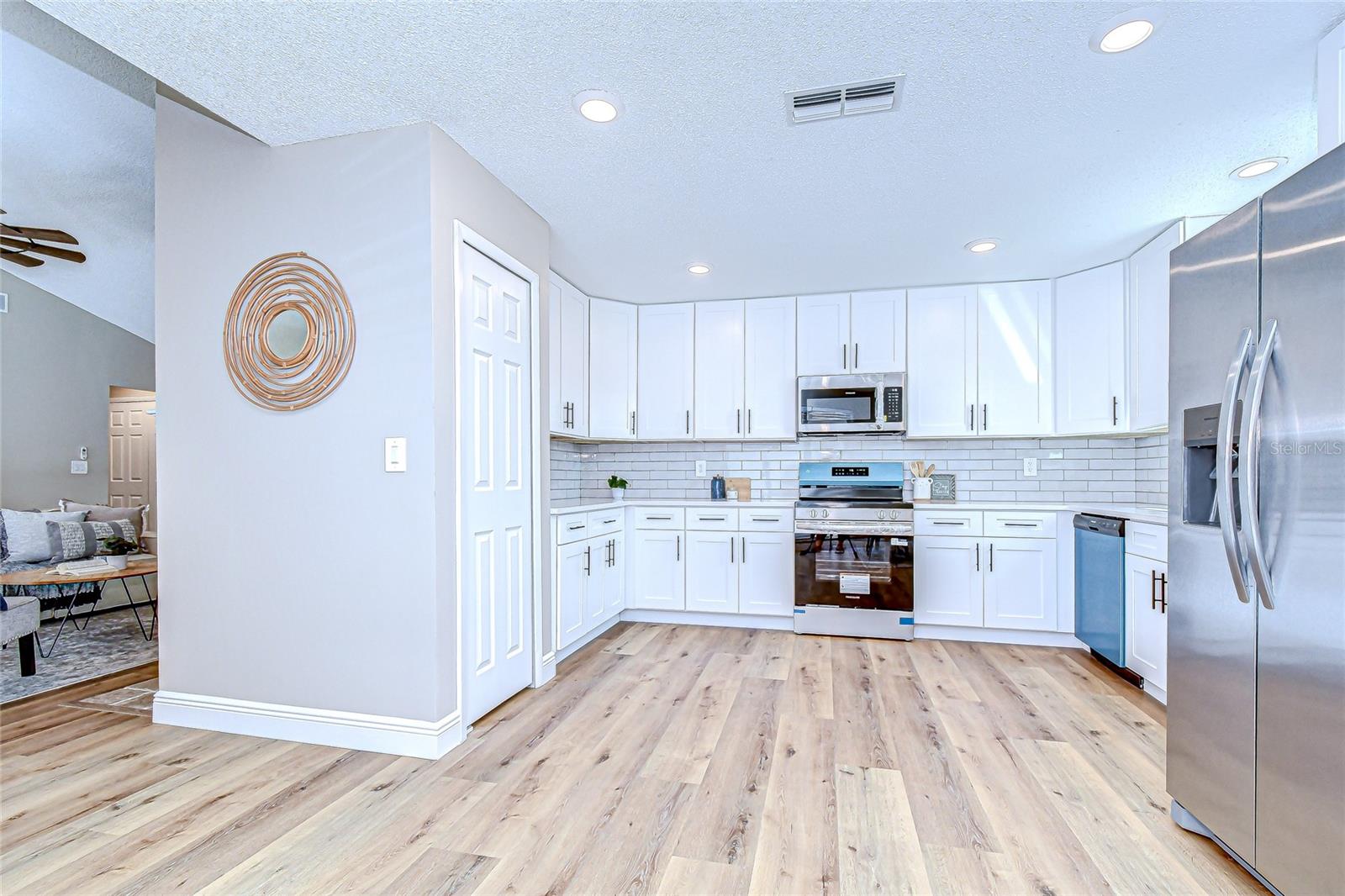10825 VENICE CIR