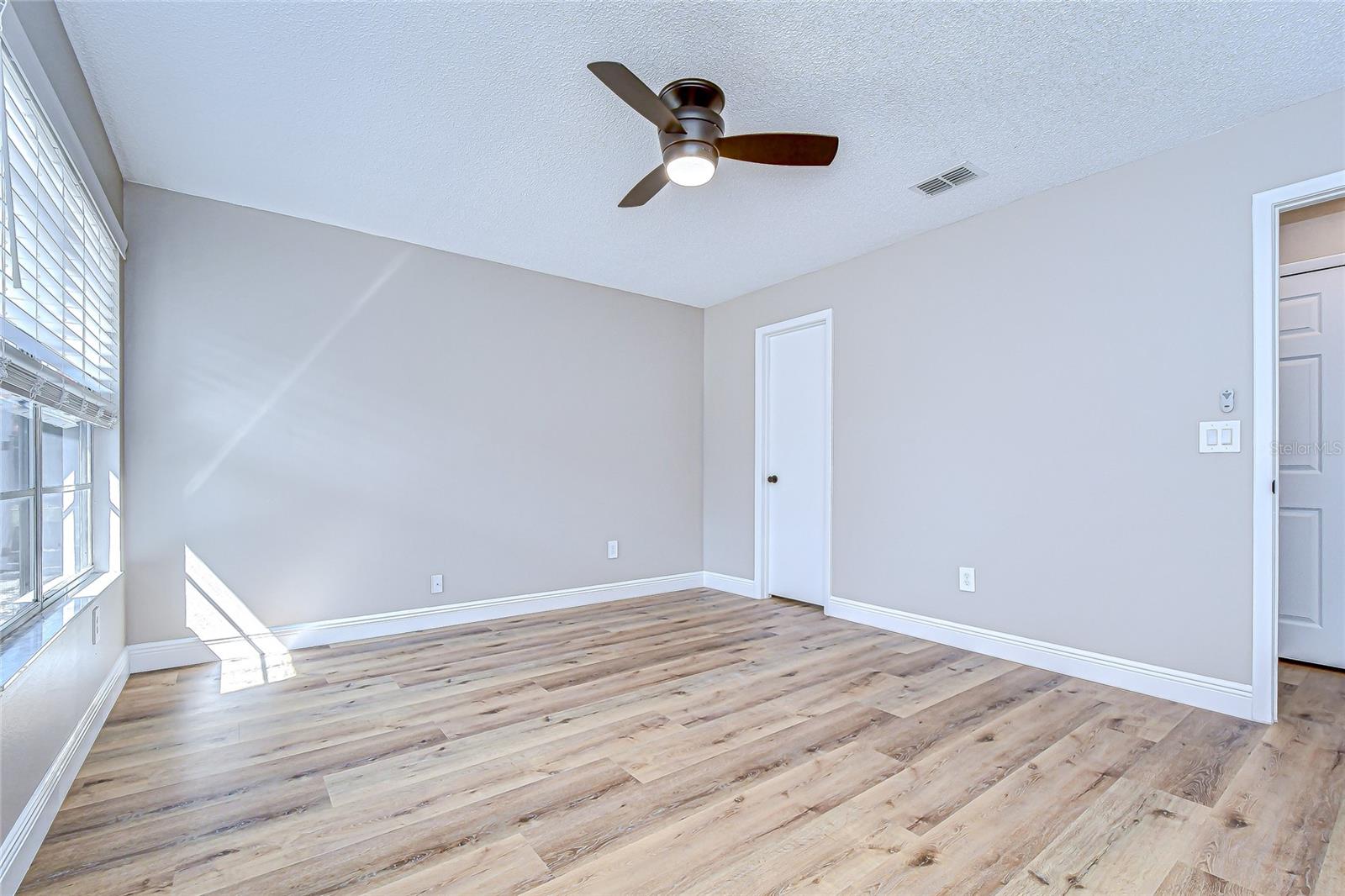 10825 VENICE CIR