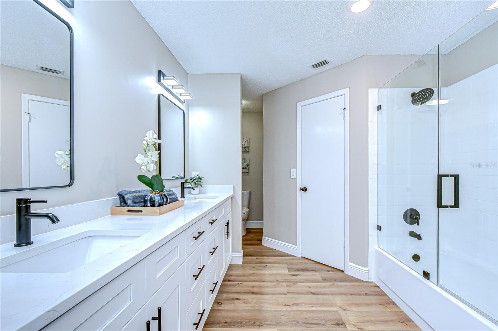 10825 VENICE CIR