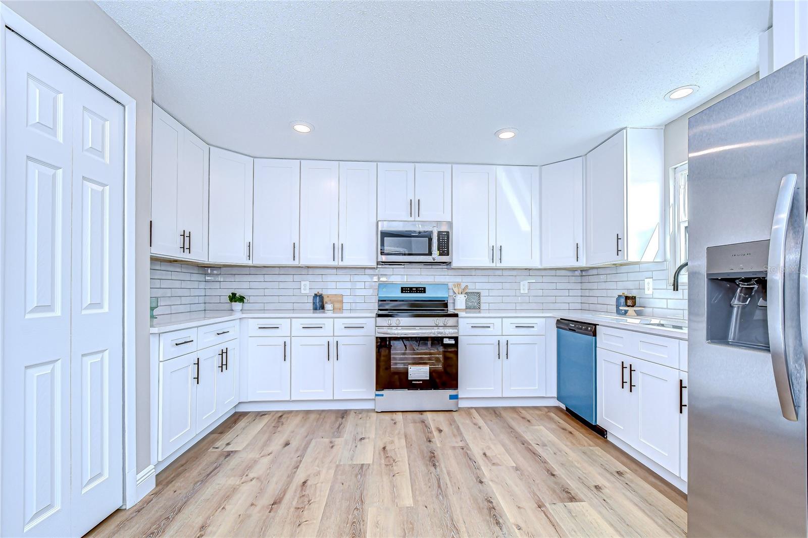 10825 VENICE CIR