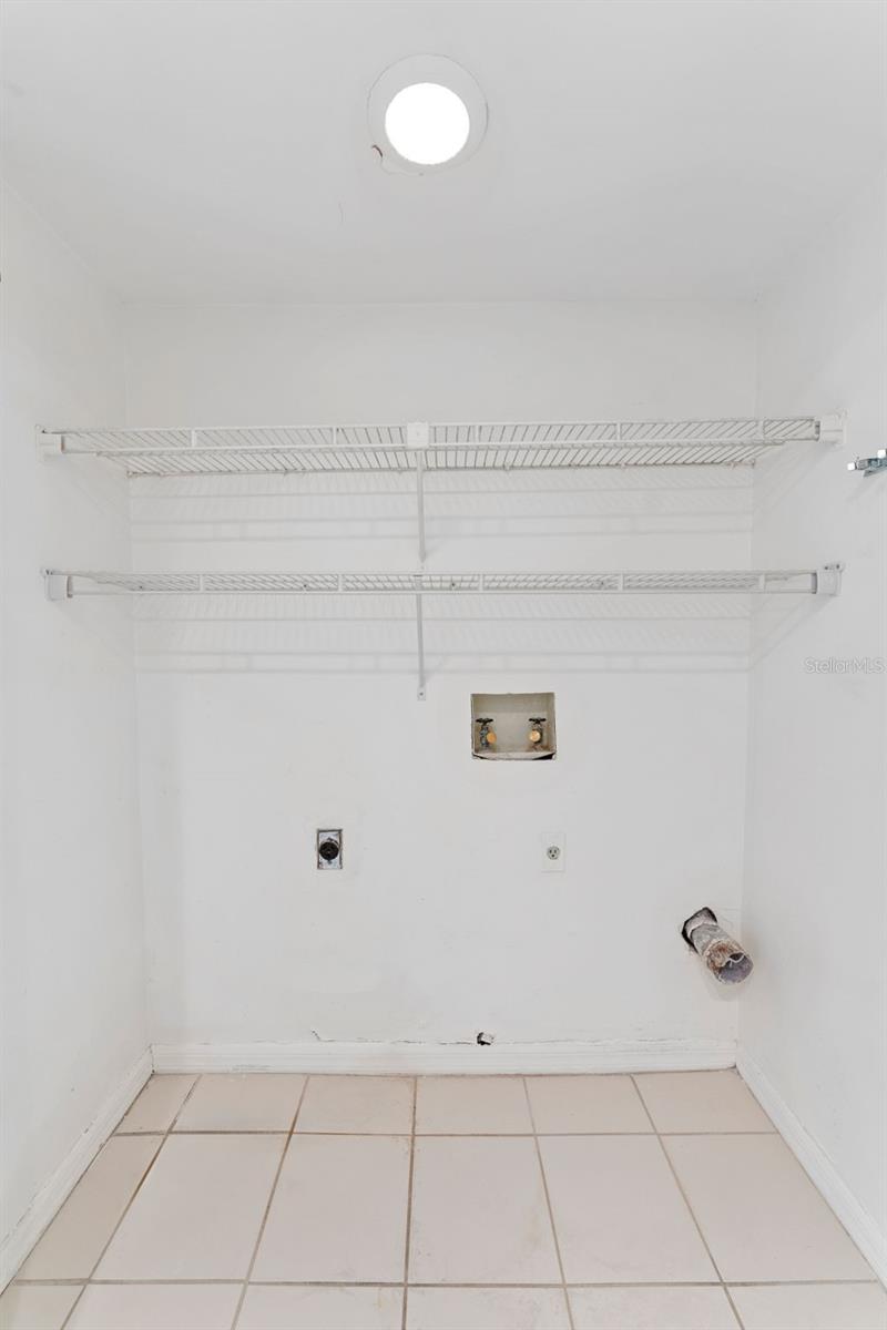 15233 W POND WOODS DR #404