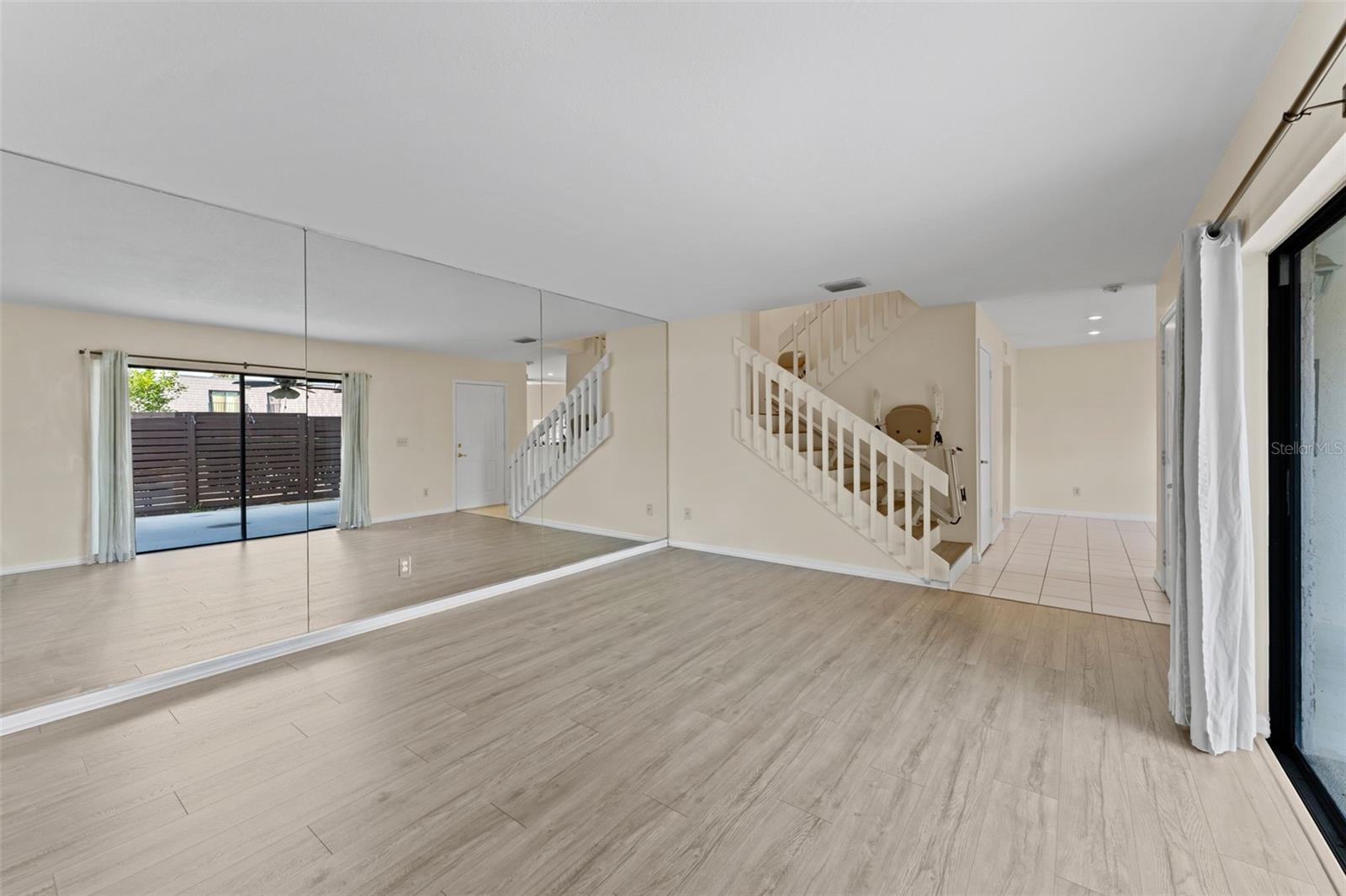 15233 W POND WOODS DR #404