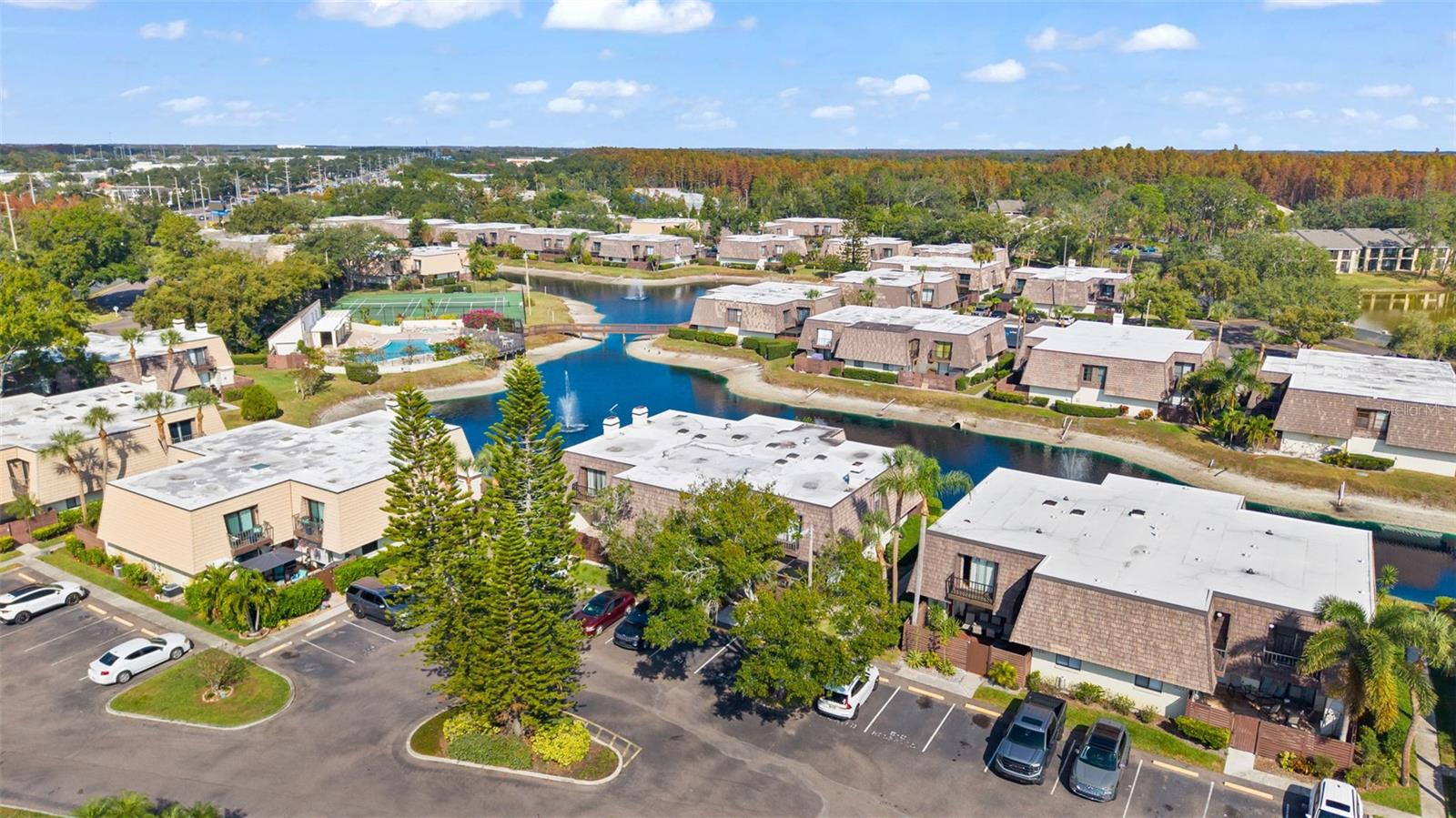 15233 W POND WOODS DR #404