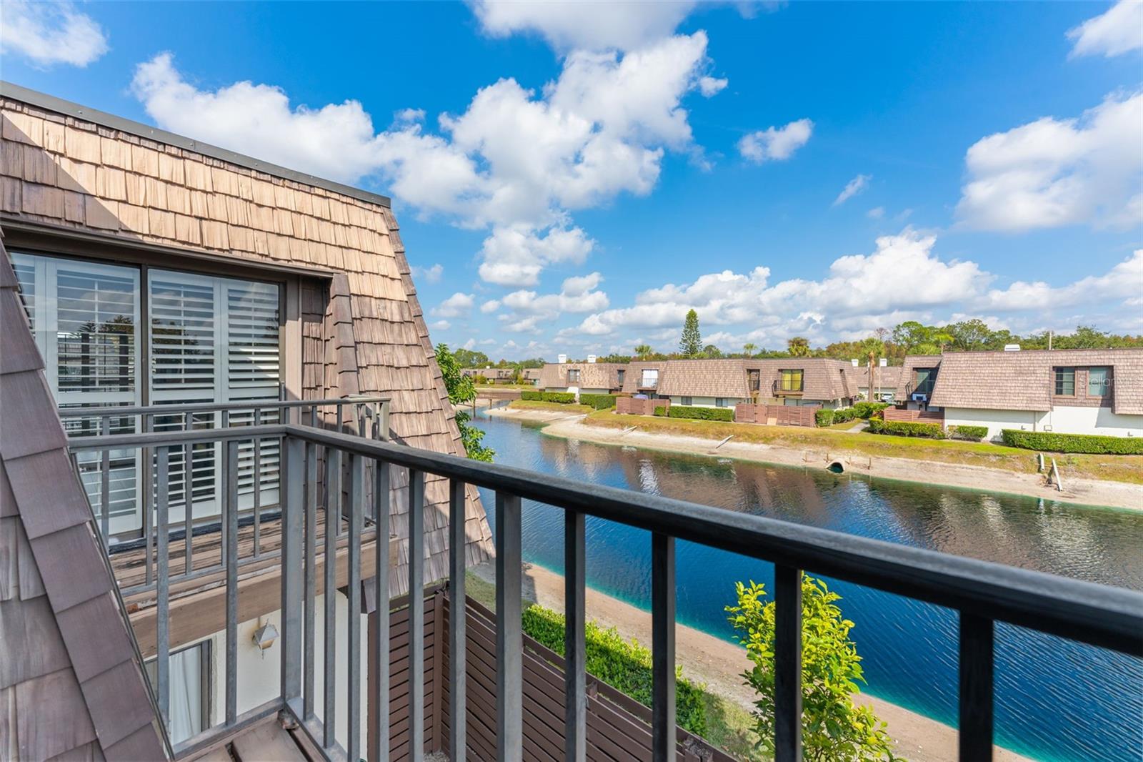 15233 W POND WOODS DR #404