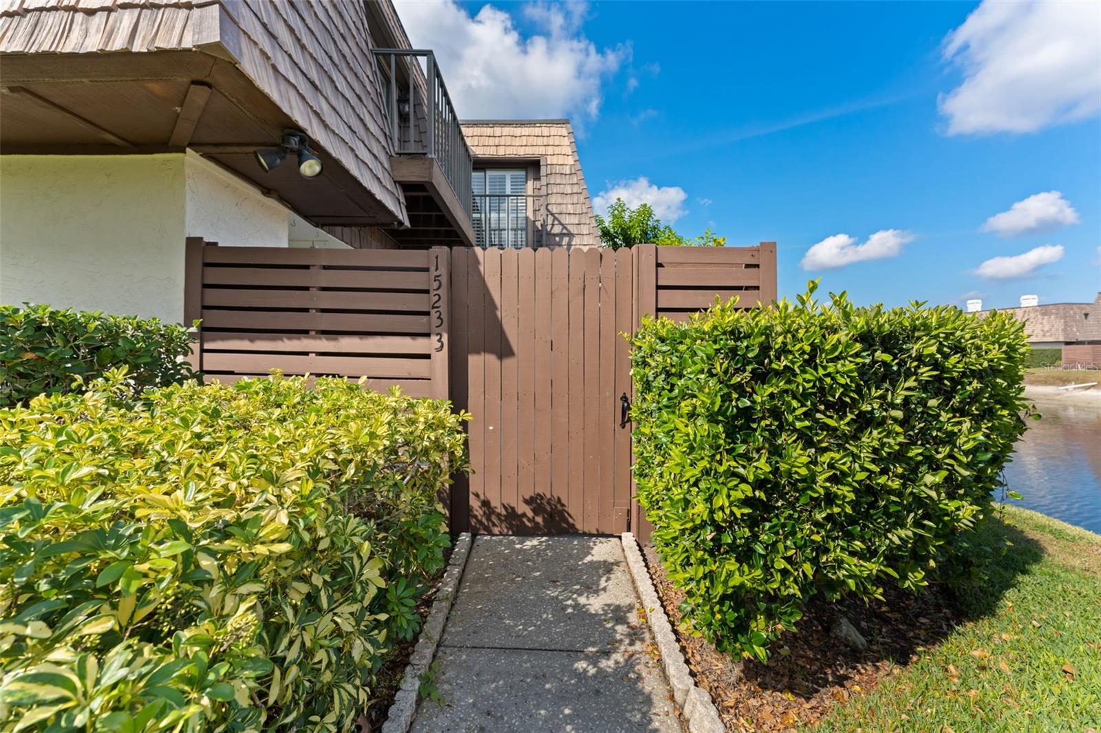 15233 W POND WOODS DR #404