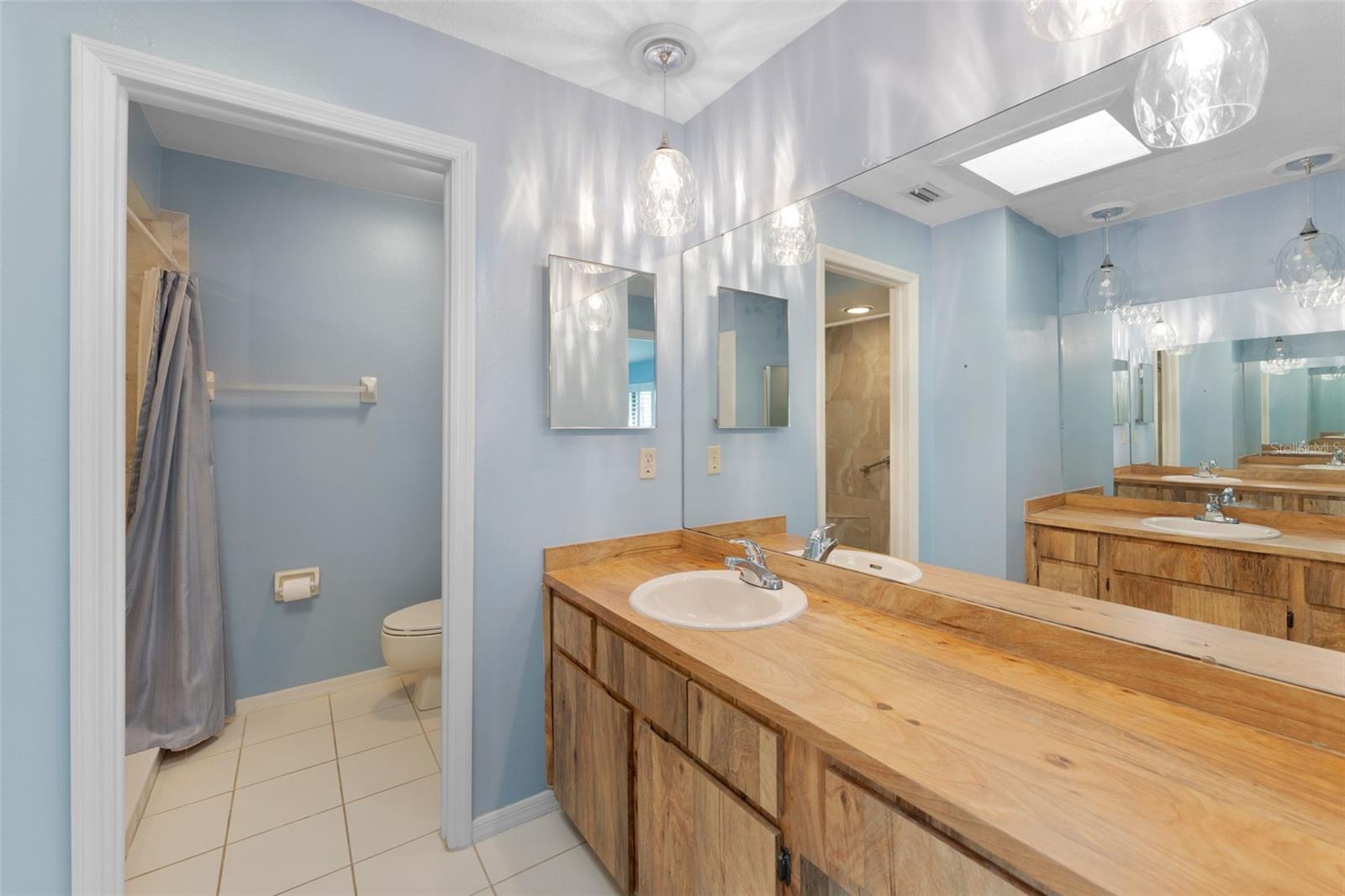 15233 W POND WOODS DR #404