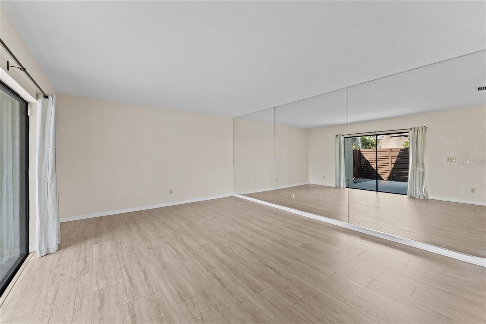 15233 W POND WOODS DR #404