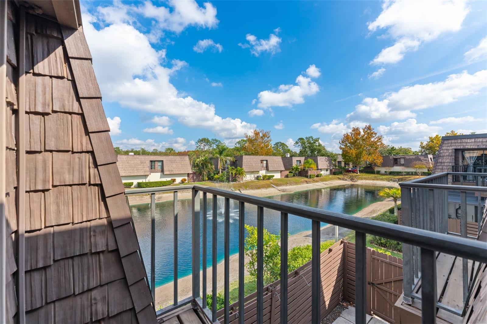 15233 W POND WOODS DR #404