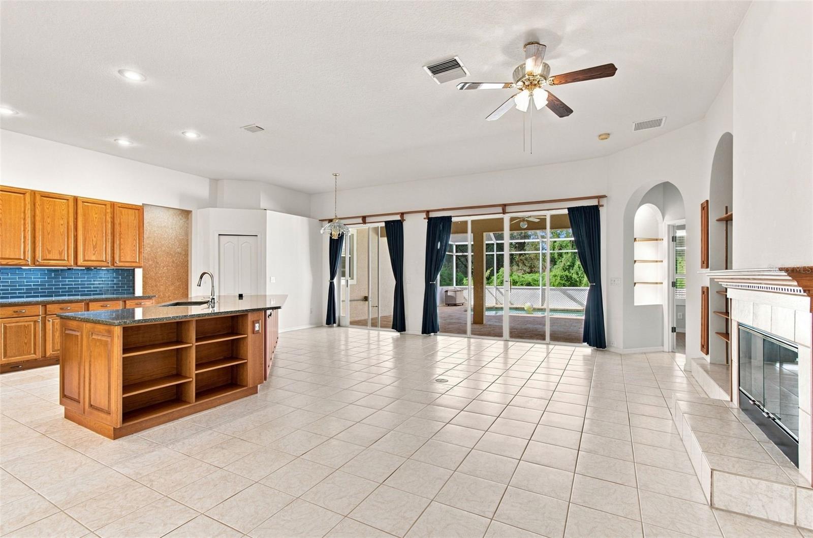 928 OAKVIEW RD