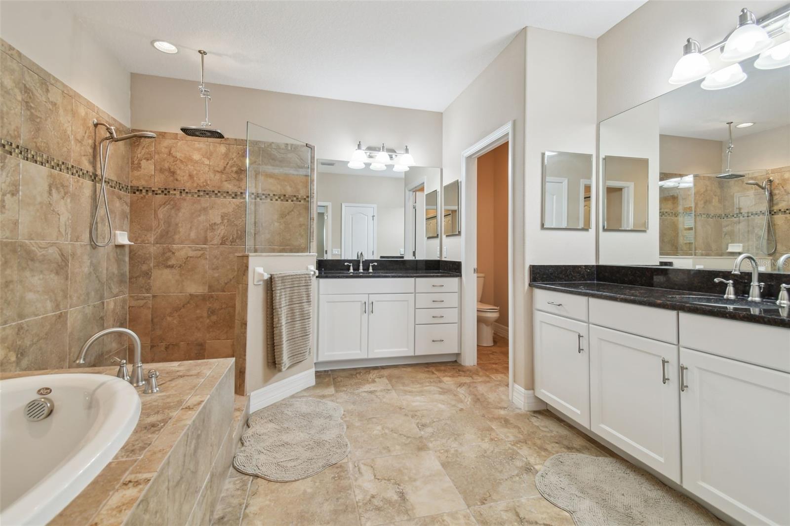 2566 LAKE MANOR DR