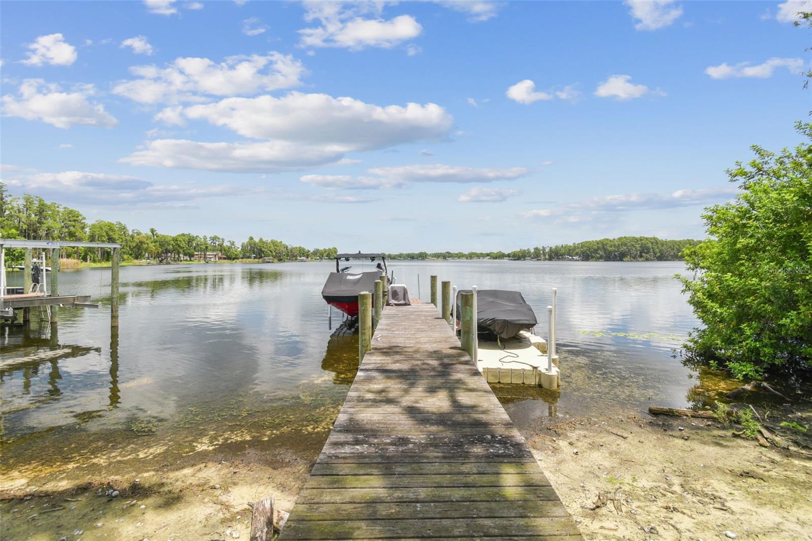 2566 LAKE MANOR DR