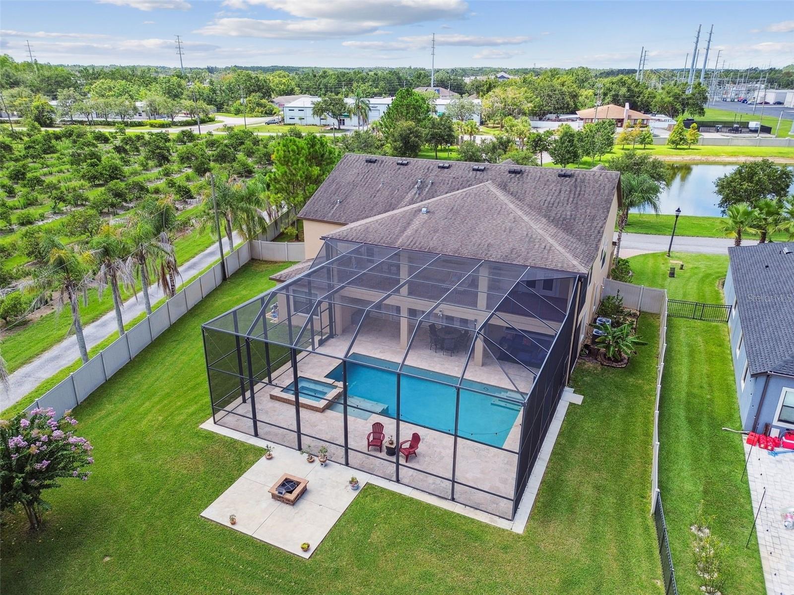 2566 LAKE MANOR DR