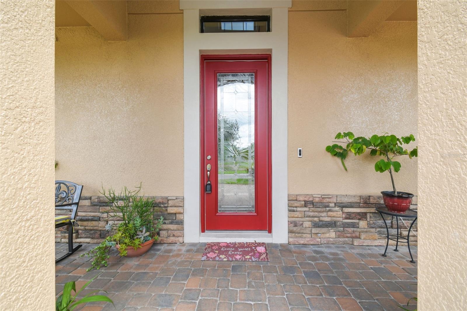 2566 LAKE MANOR DR