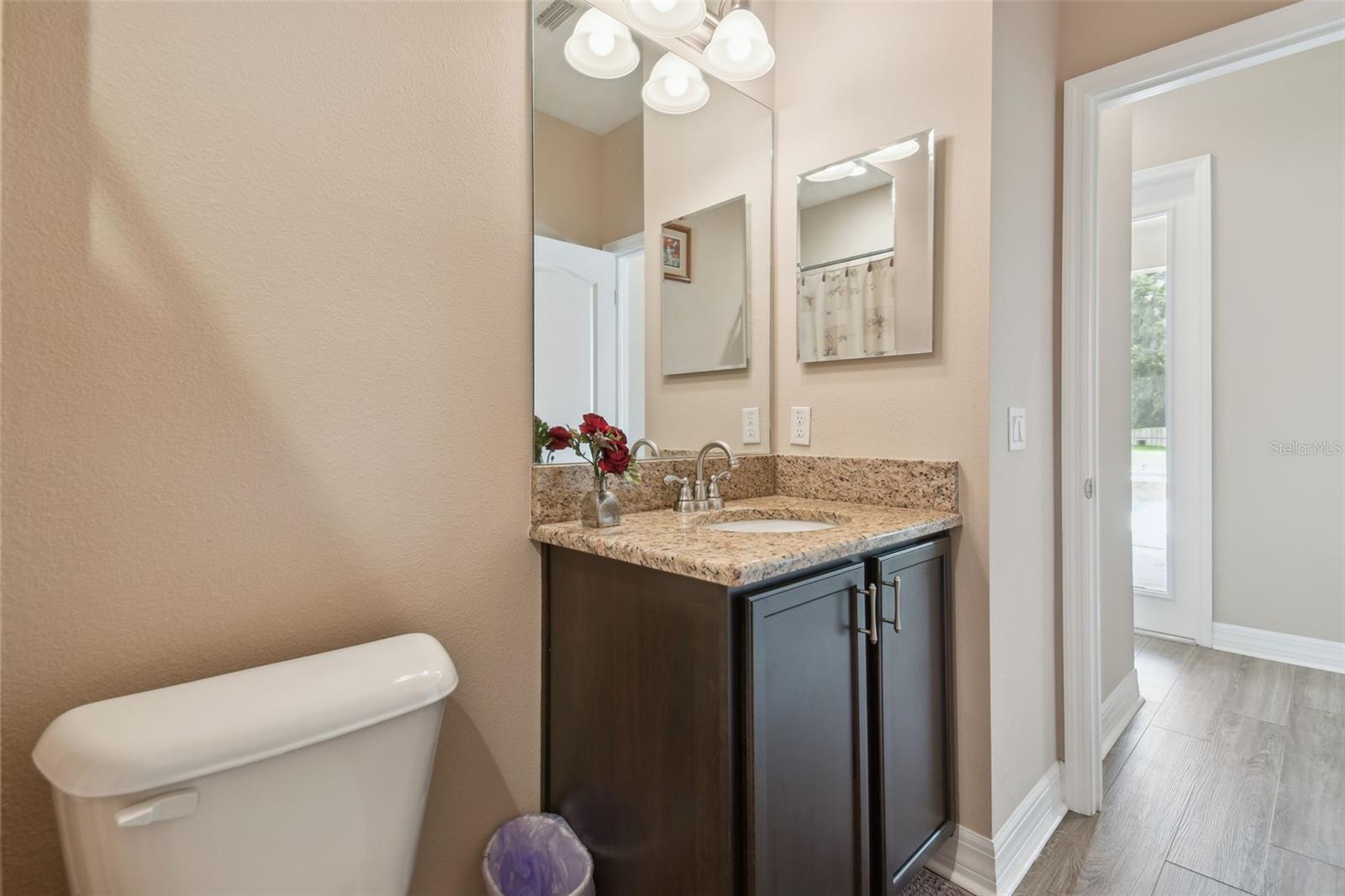 2566 LAKE MANOR DR