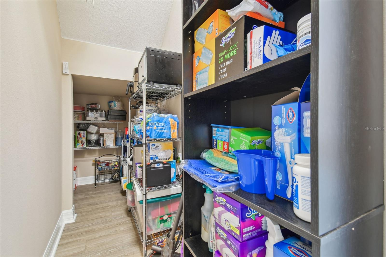 2566 LAKE MANOR DR
