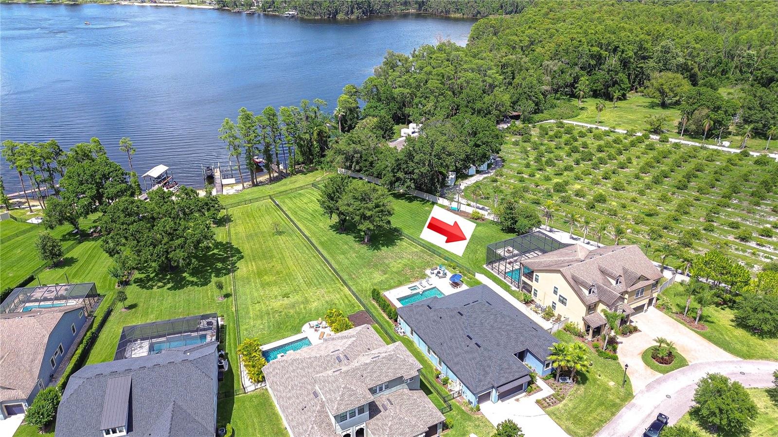 2566 LAKE MANOR DR