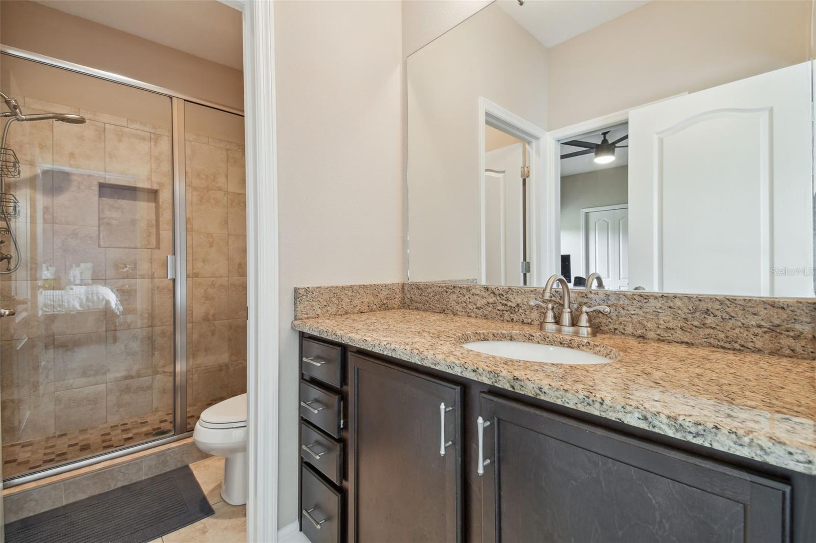 2566 LAKE MANOR DR
