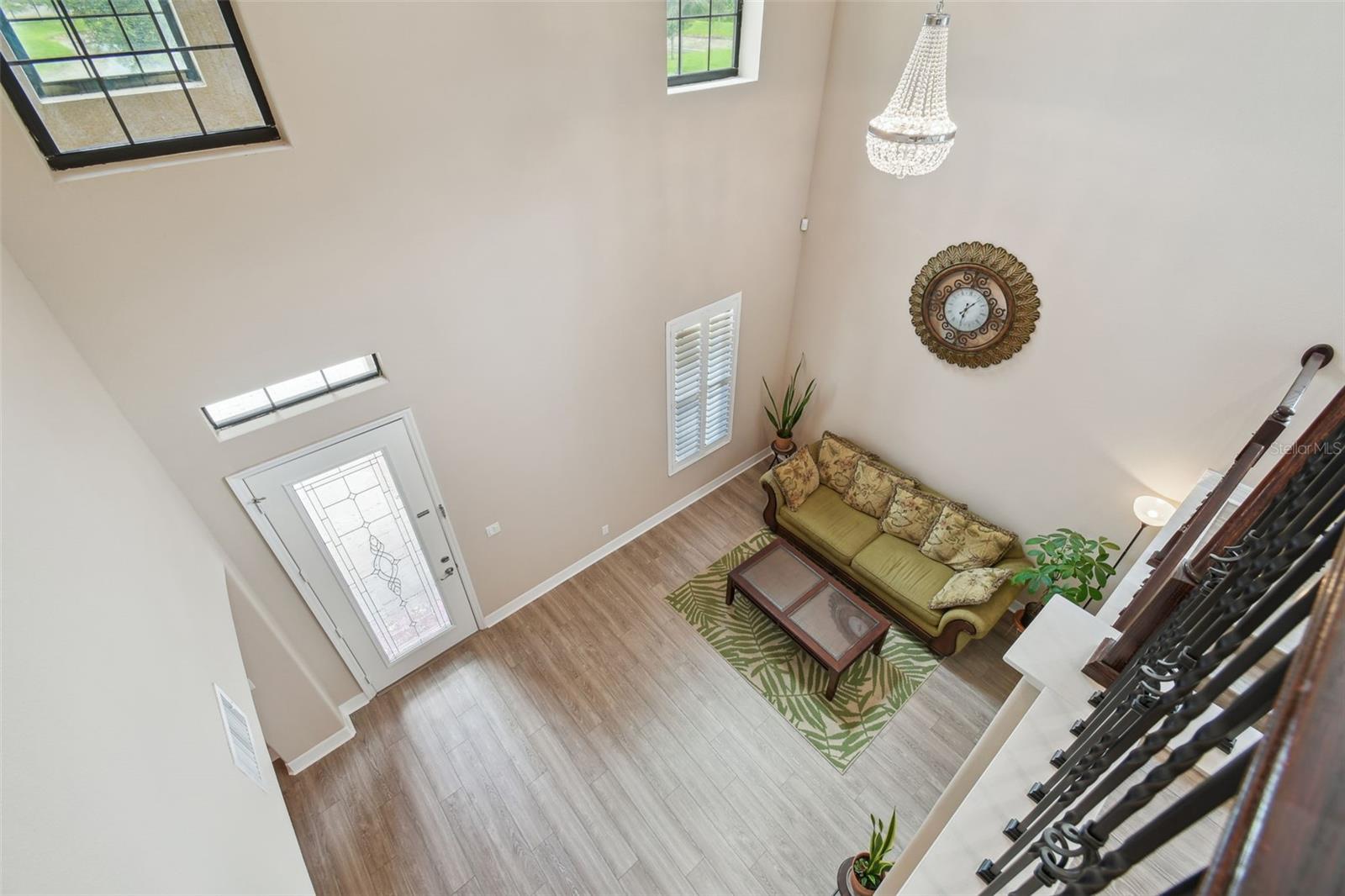2566 LAKE MANOR DR