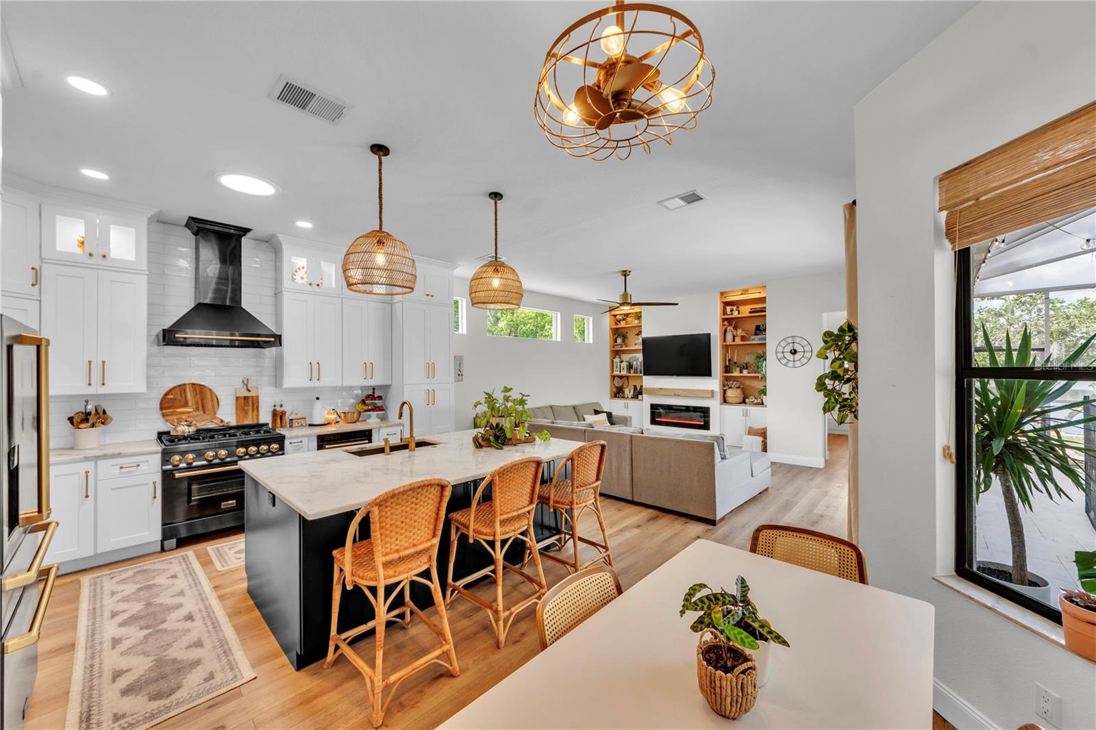 3921 ROSWELL PL