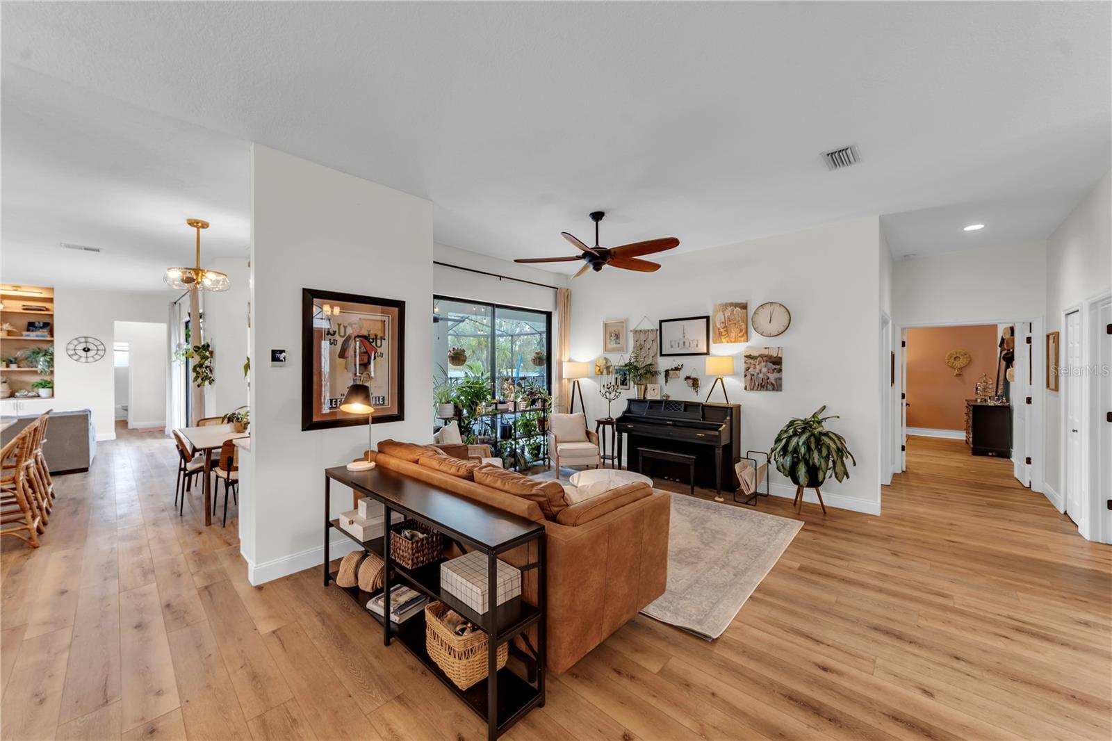 3921 ROSWELL PL