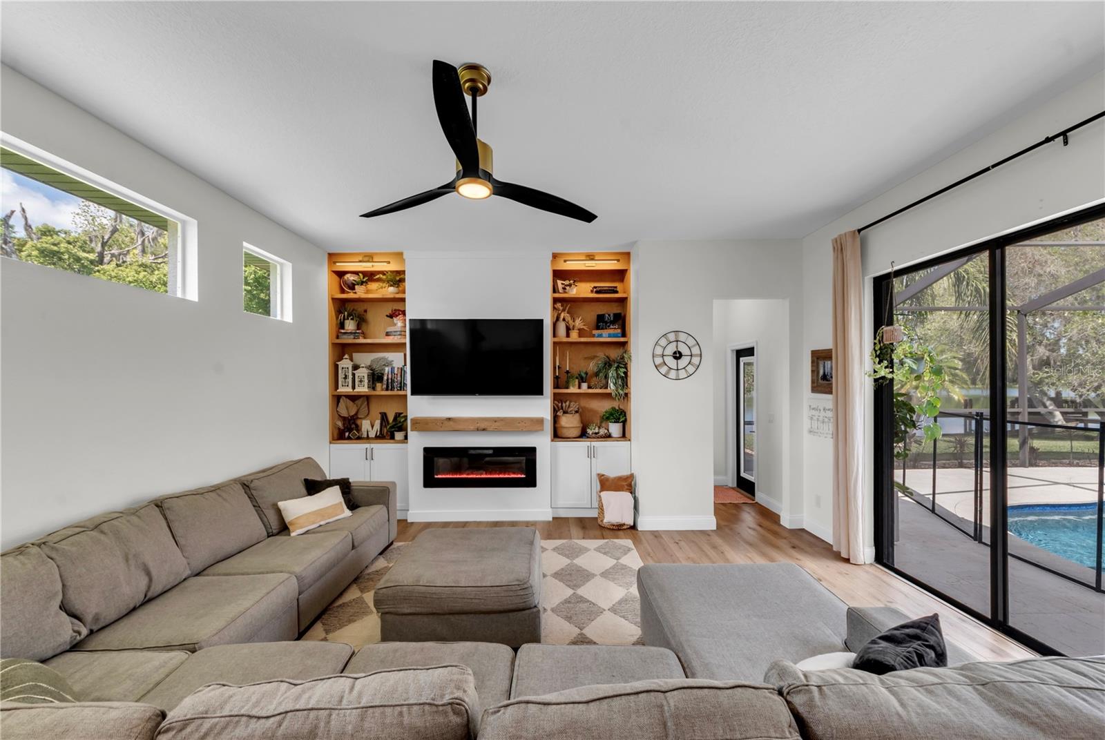 3921 ROSWELL PL
