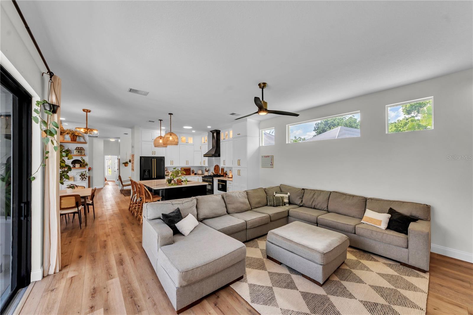3921 ROSWELL PL