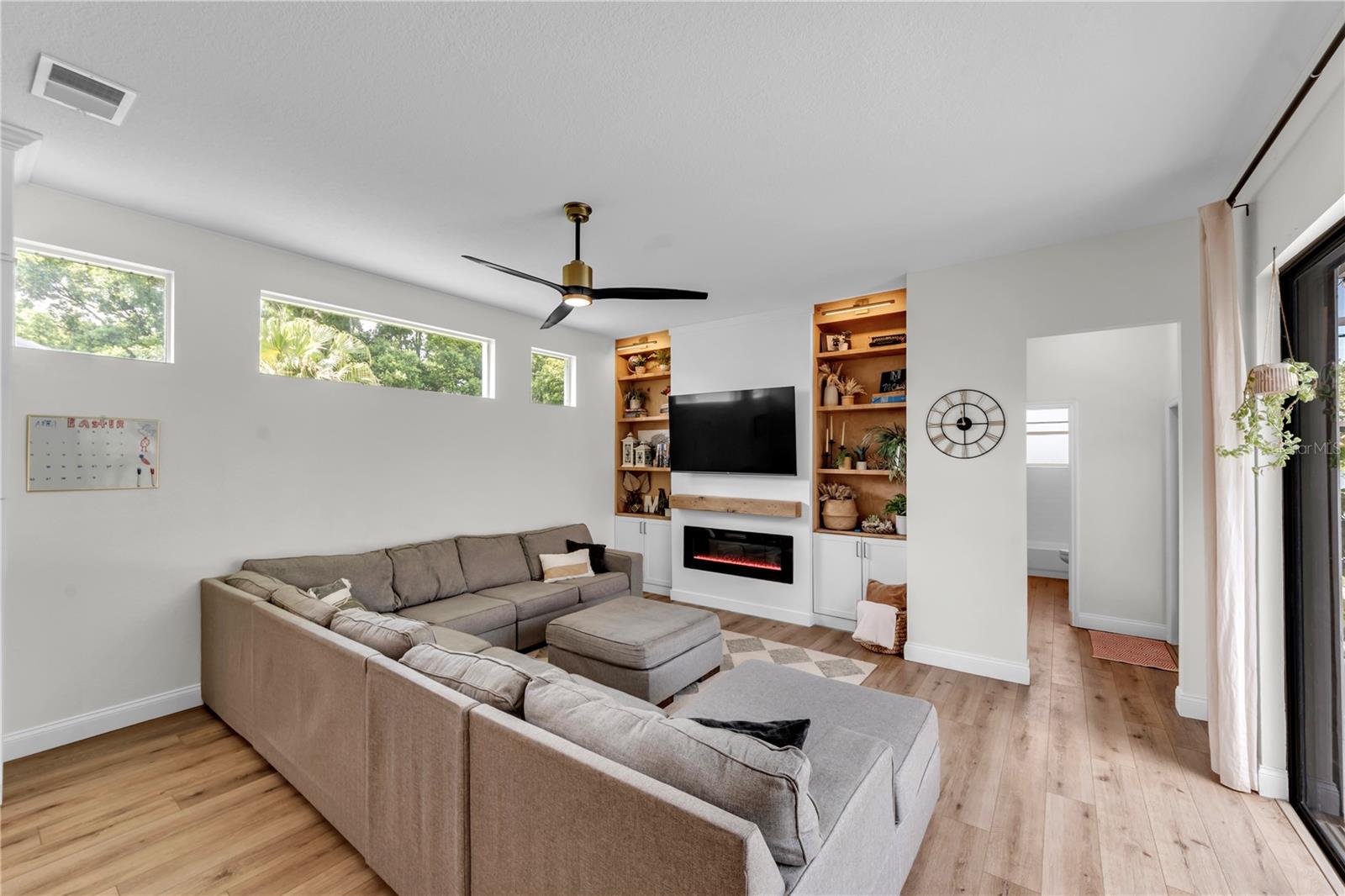 3921 ROSWELL PL