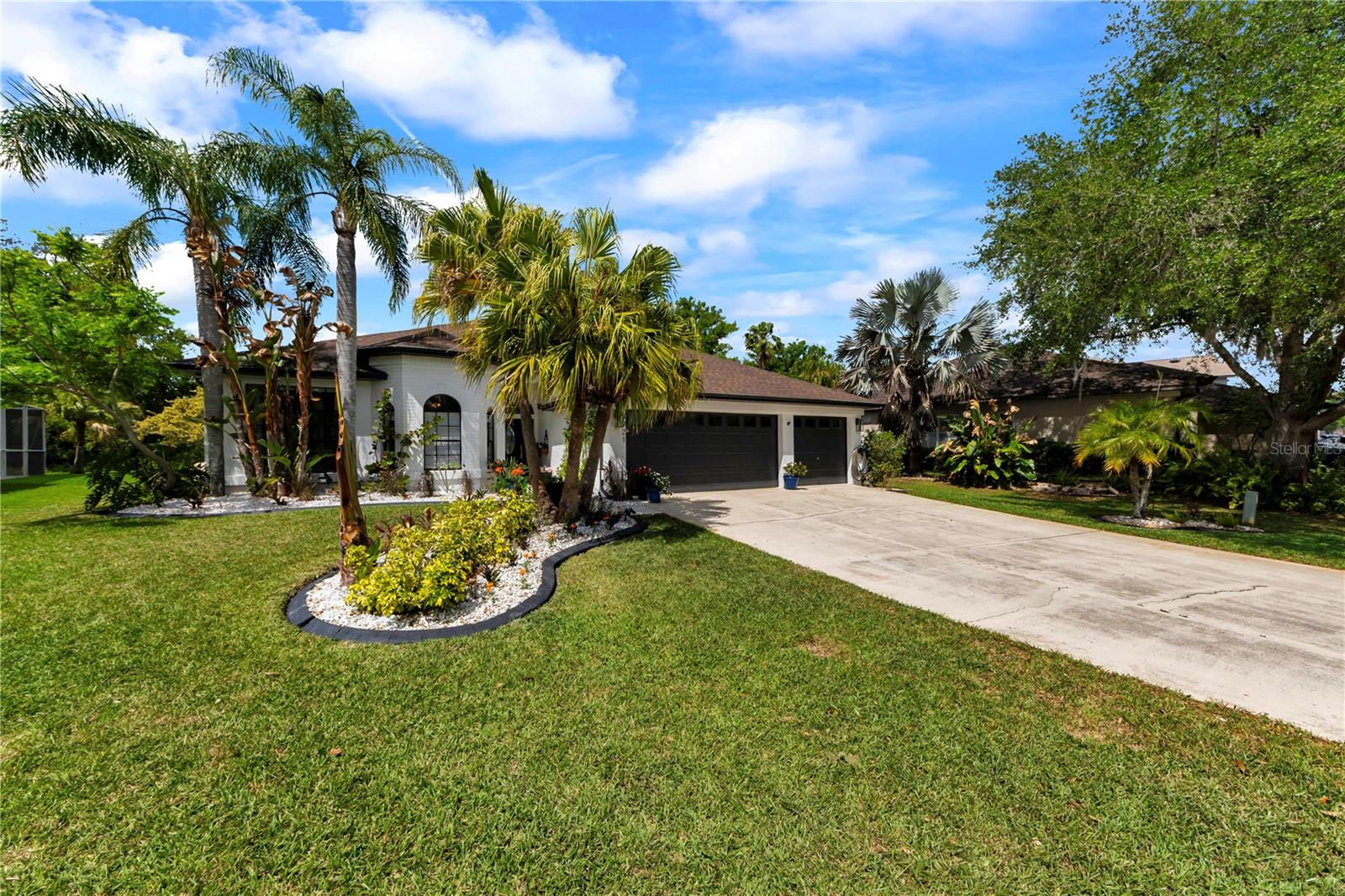 3921 ROSWELL PL