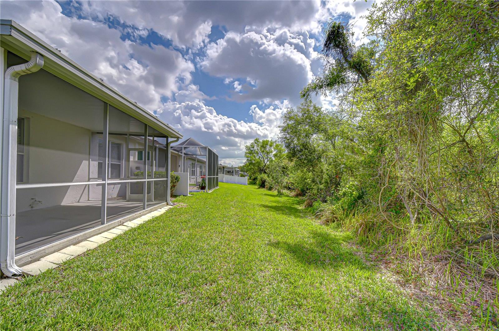 1832 SASSAFRAS DR