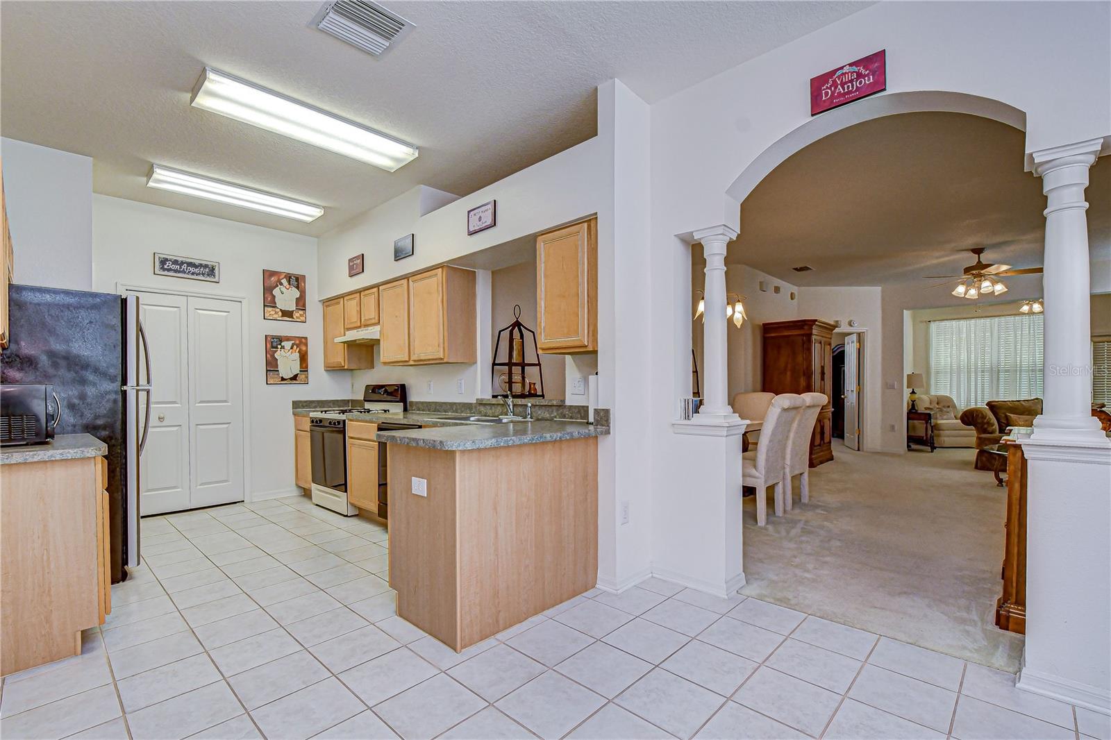 1832 SASSAFRAS DR