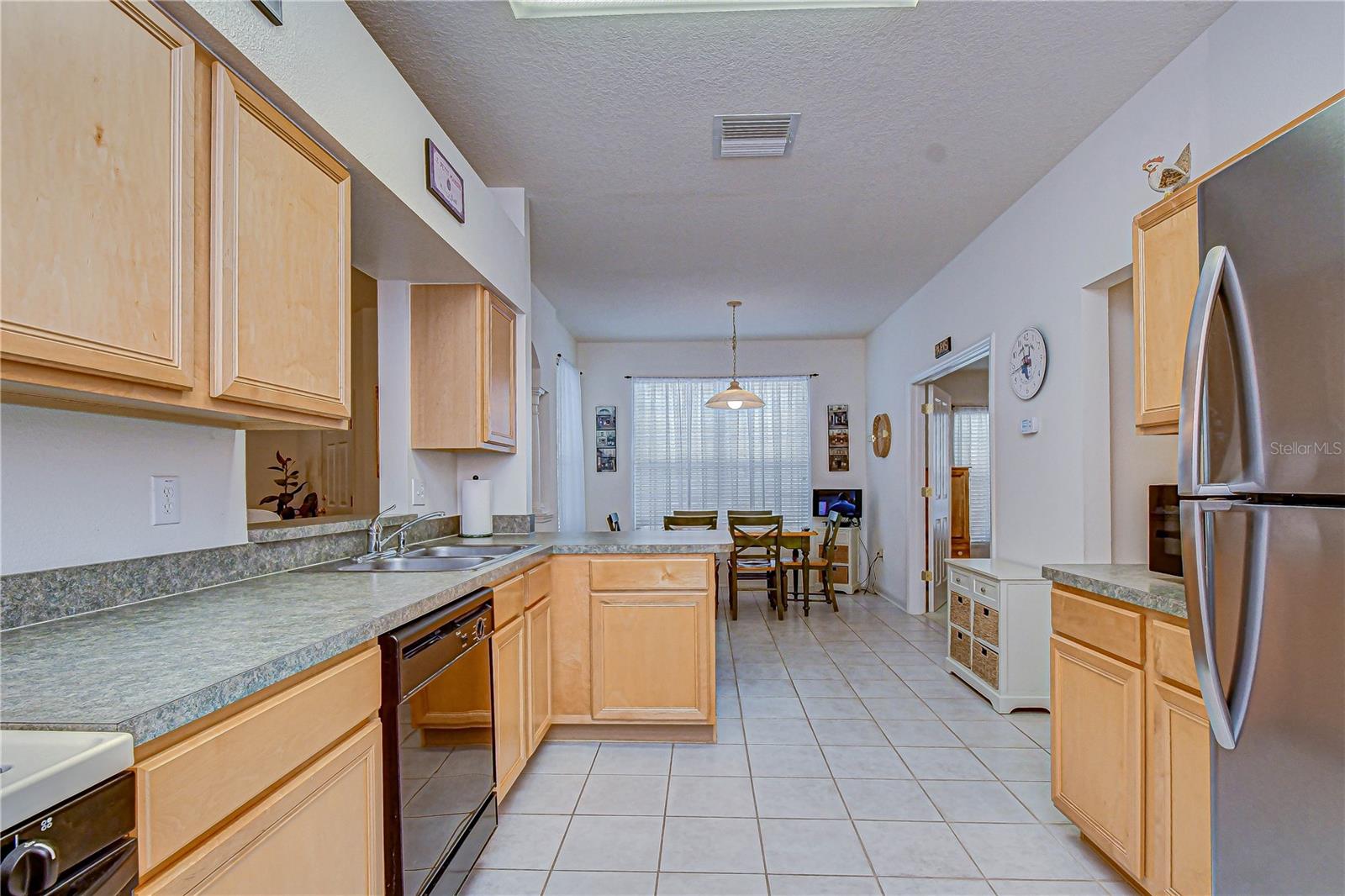 1832 SASSAFRAS DR