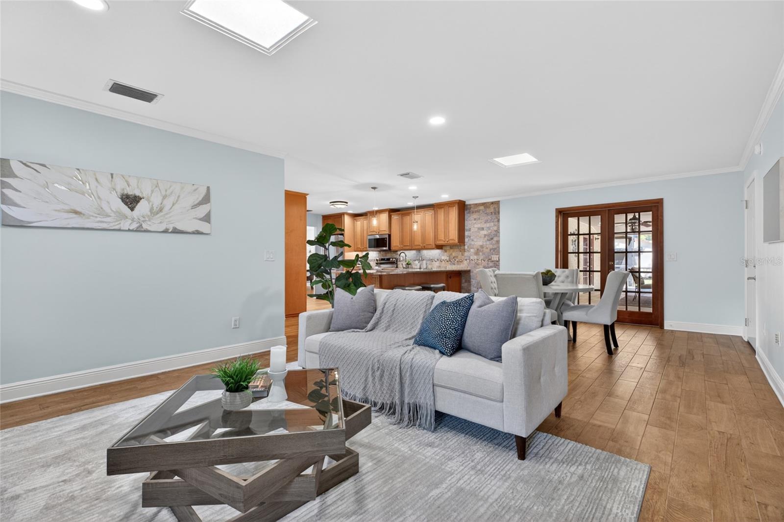 1026 CRYSTAL LAKE RD