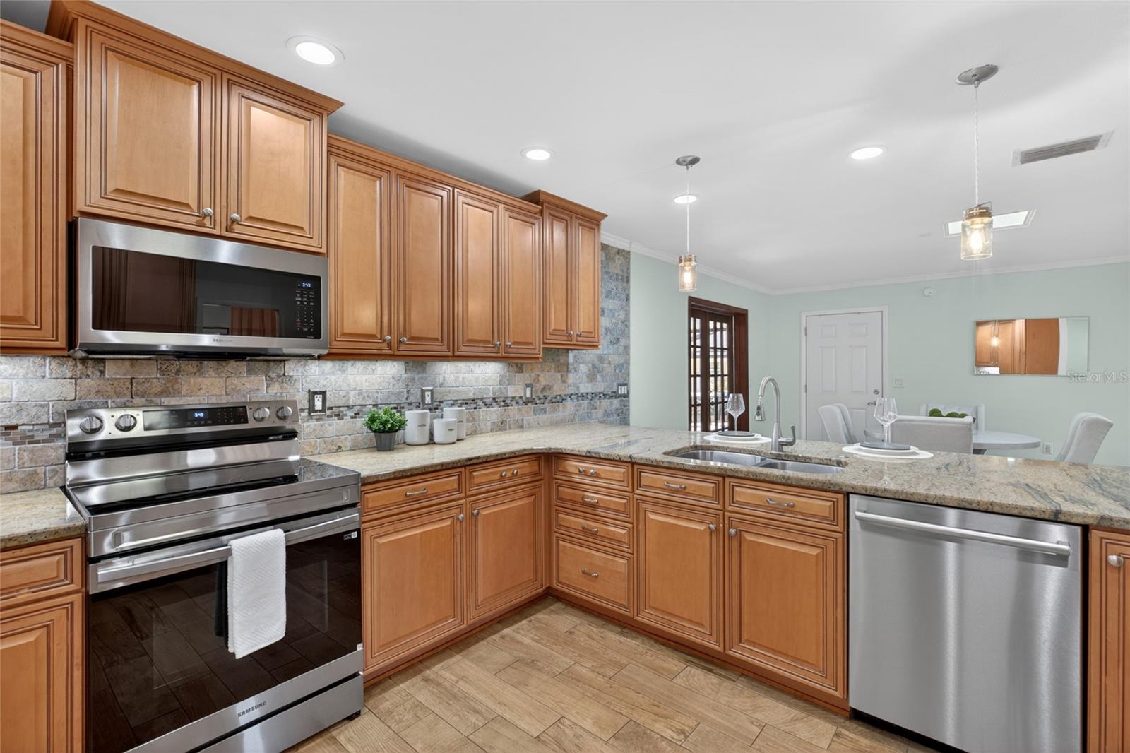 1026 CRYSTAL LAKE RD