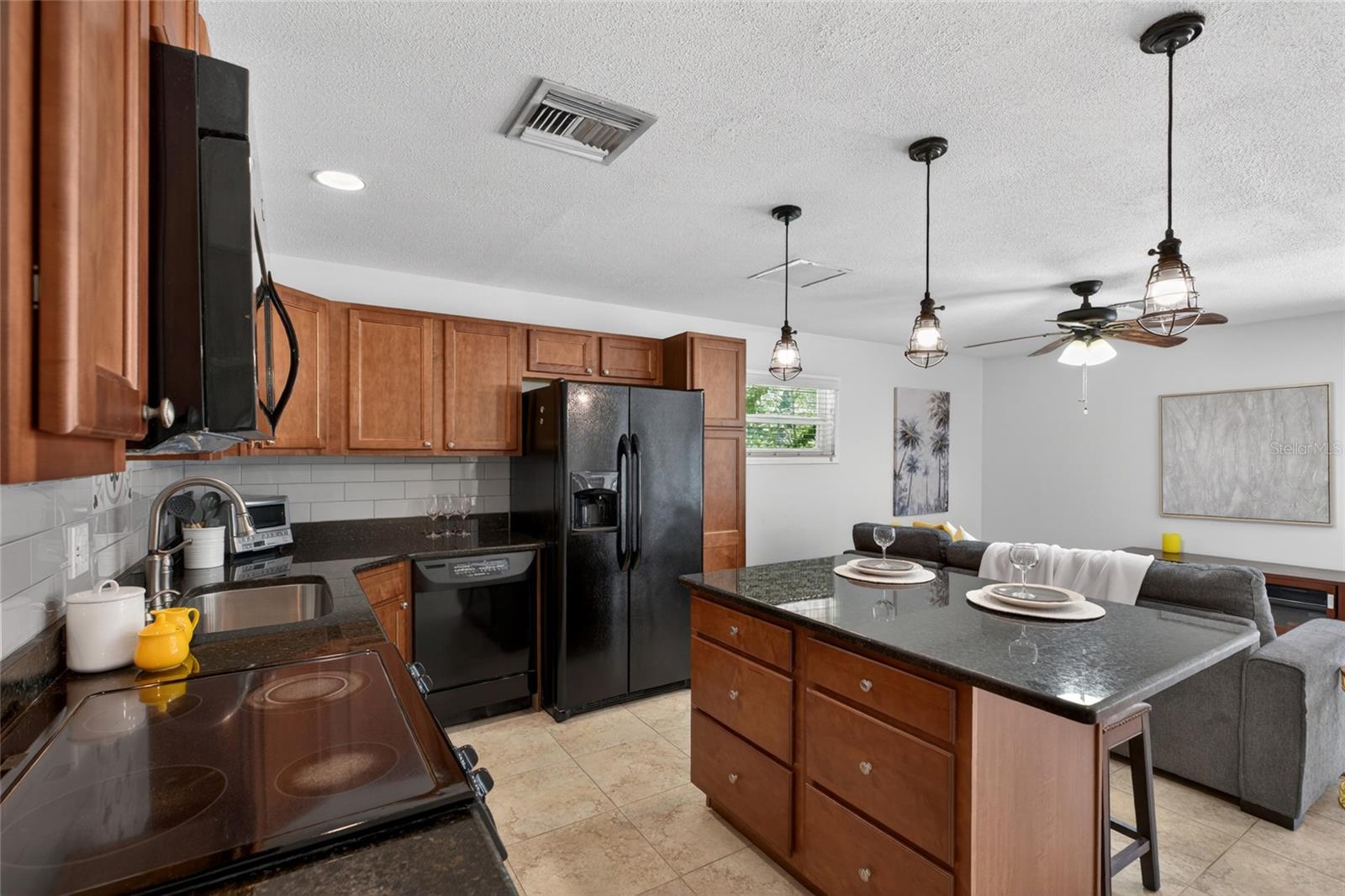 1026 CRYSTAL LAKE RD