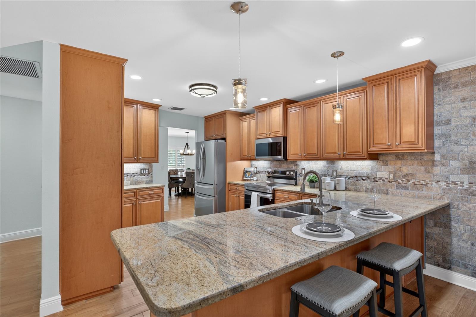 1026 CRYSTAL LAKE RD