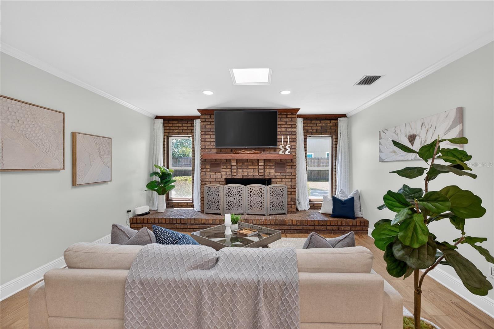 1026 CRYSTAL LAKE RD