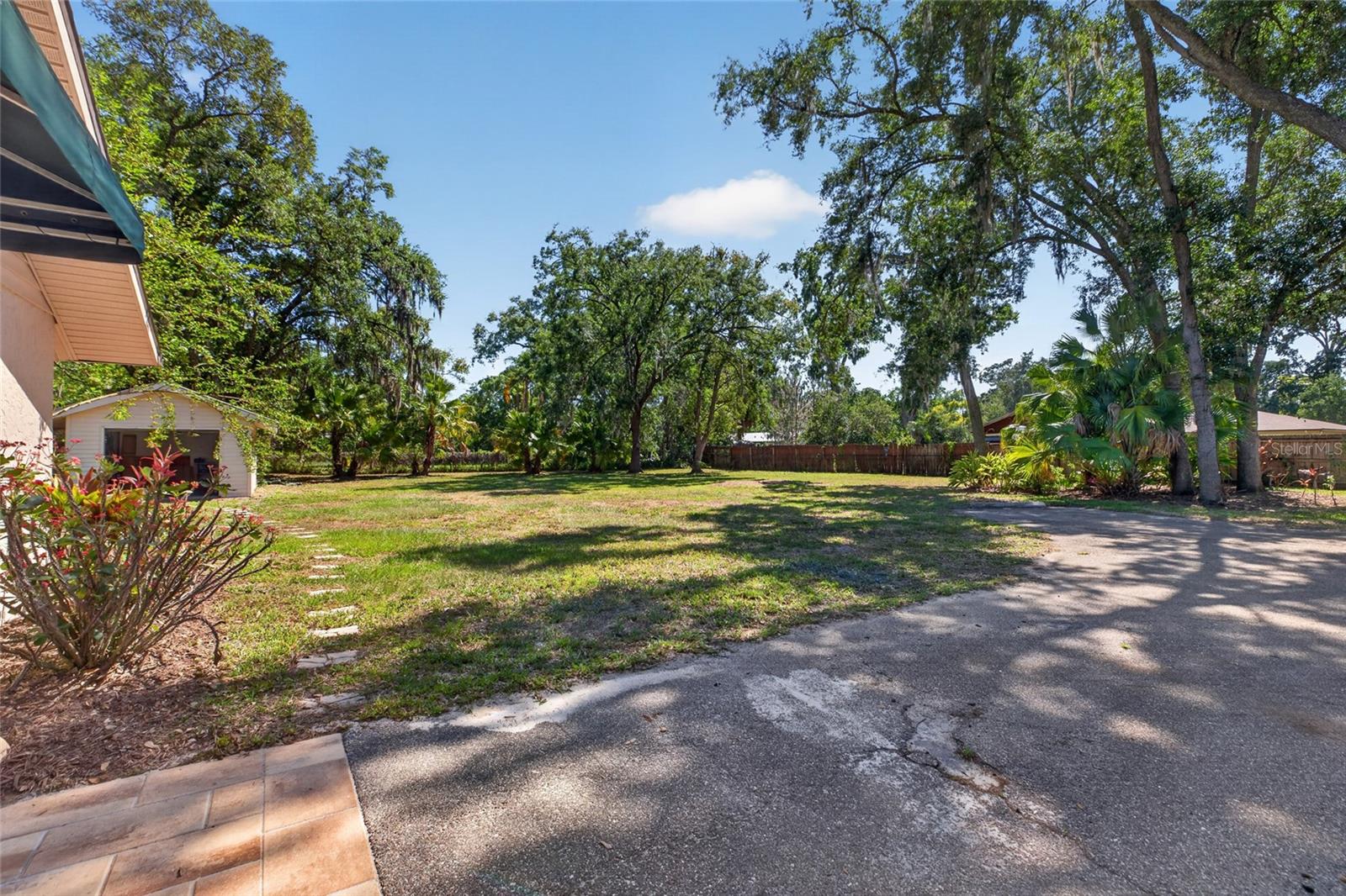 1026 CRYSTAL LAKE RD