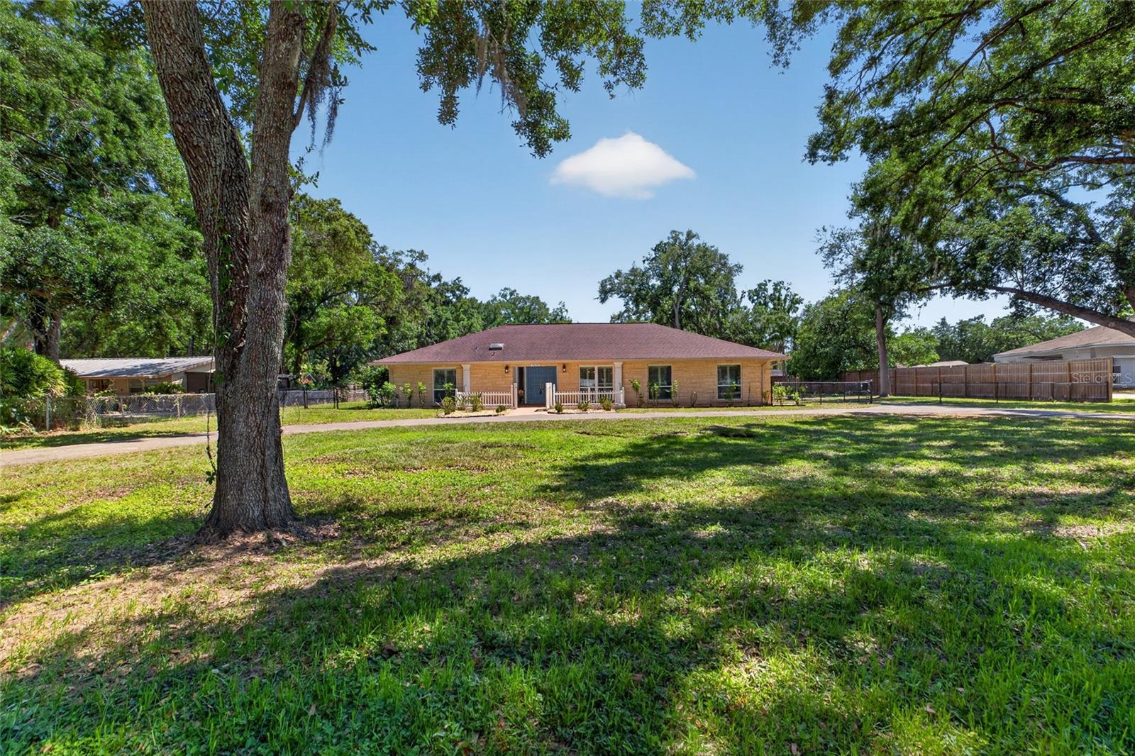 1026 CRYSTAL LAKE RD