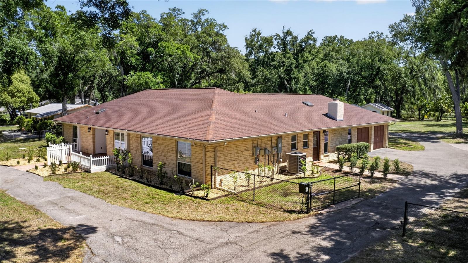 1026 CRYSTAL LAKE RD