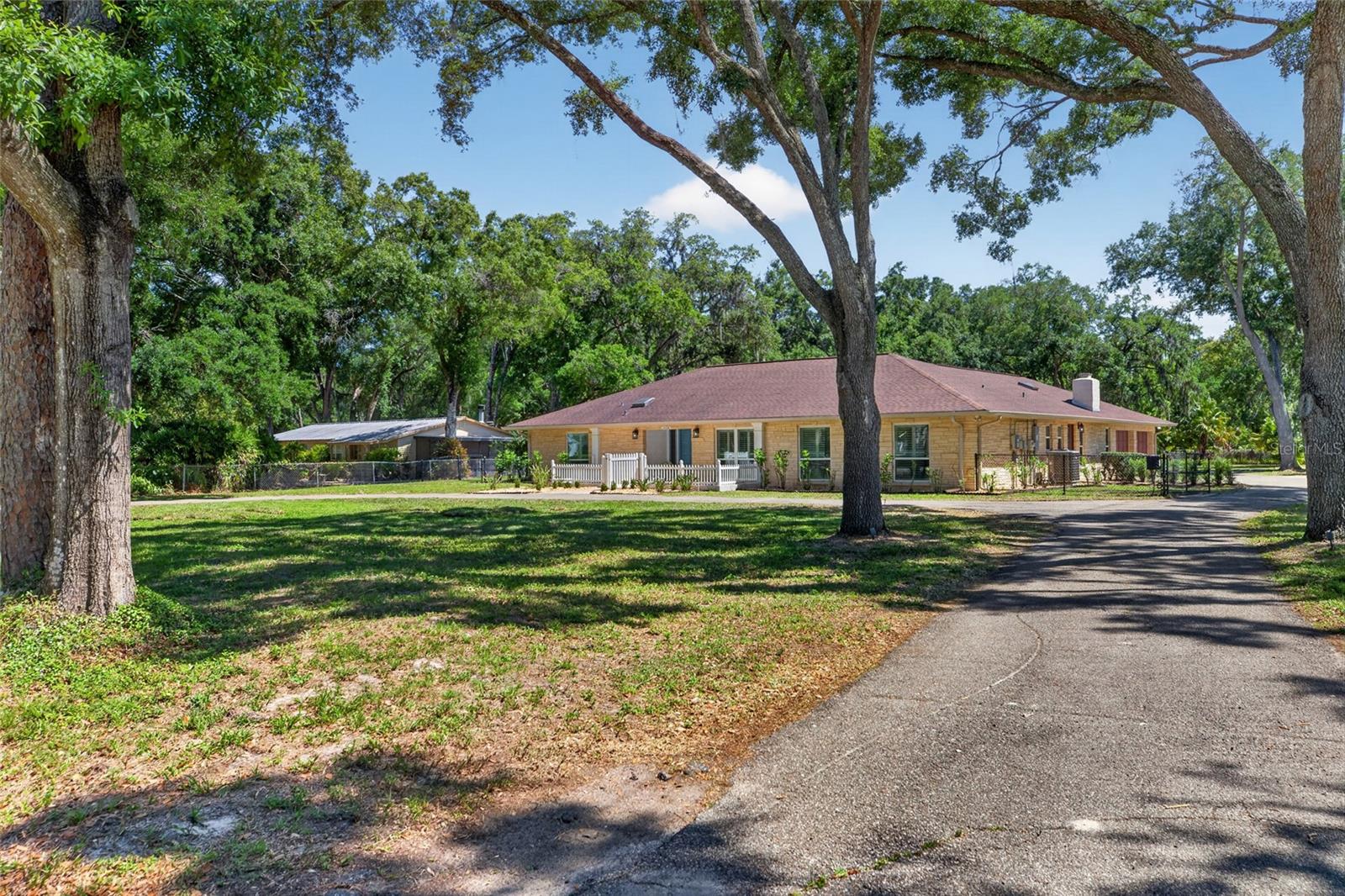 1026 CRYSTAL LAKE RD