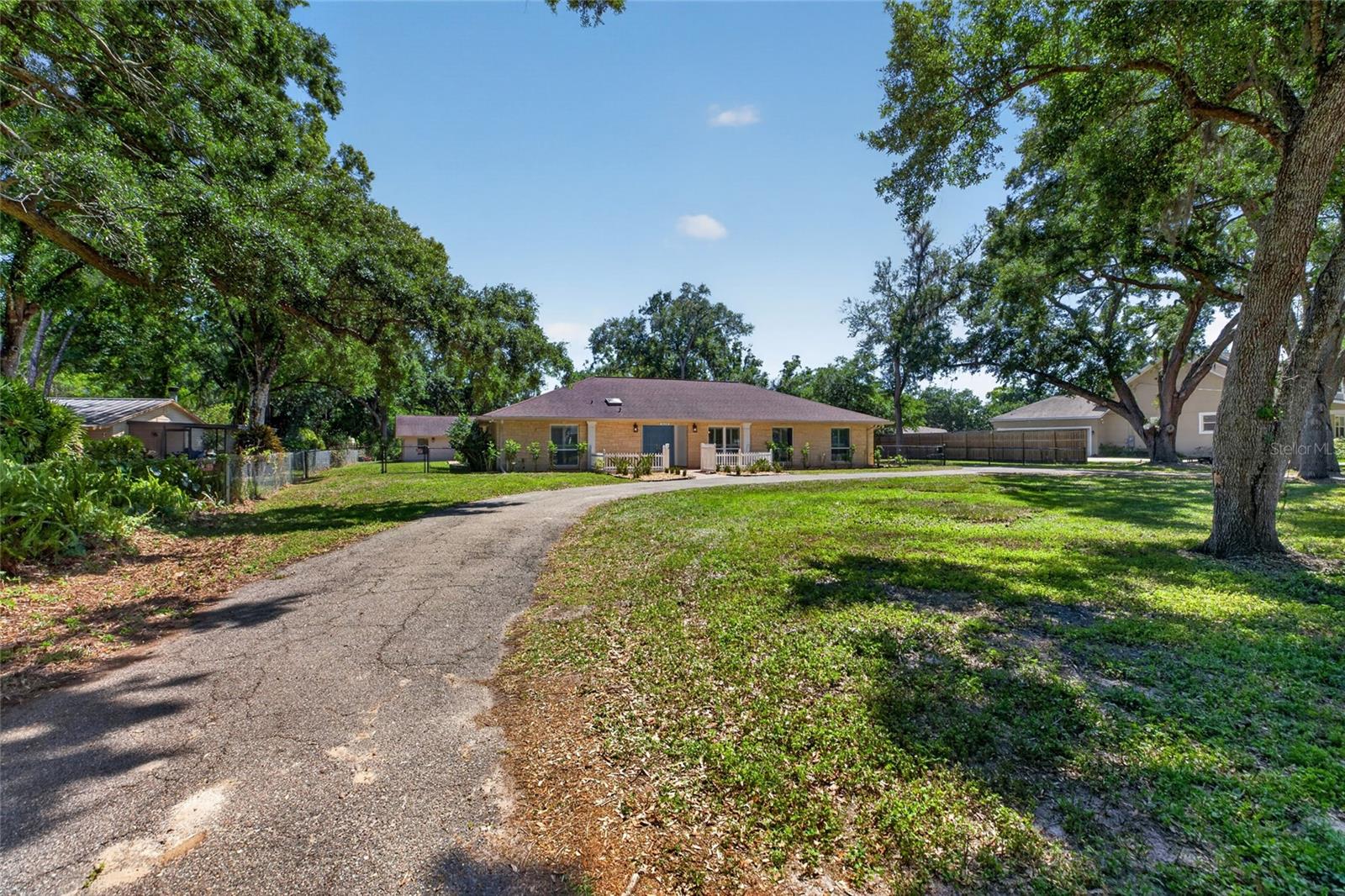 1026 CRYSTAL LAKE RD