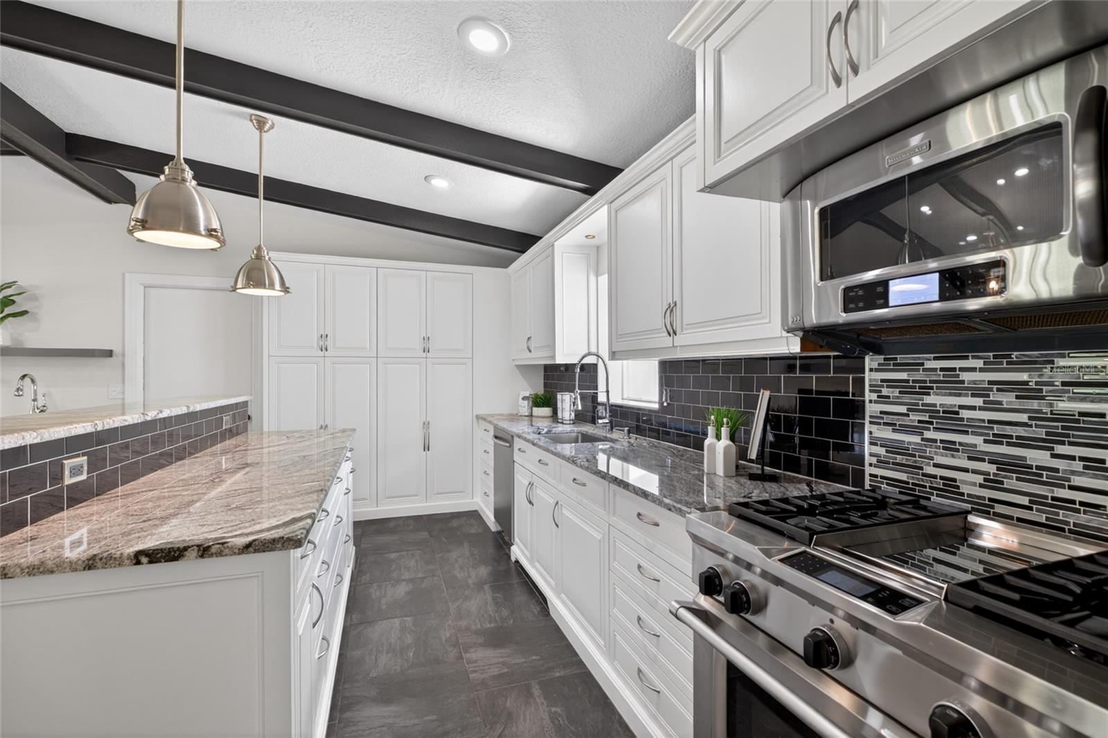 13522 AVISTA DR