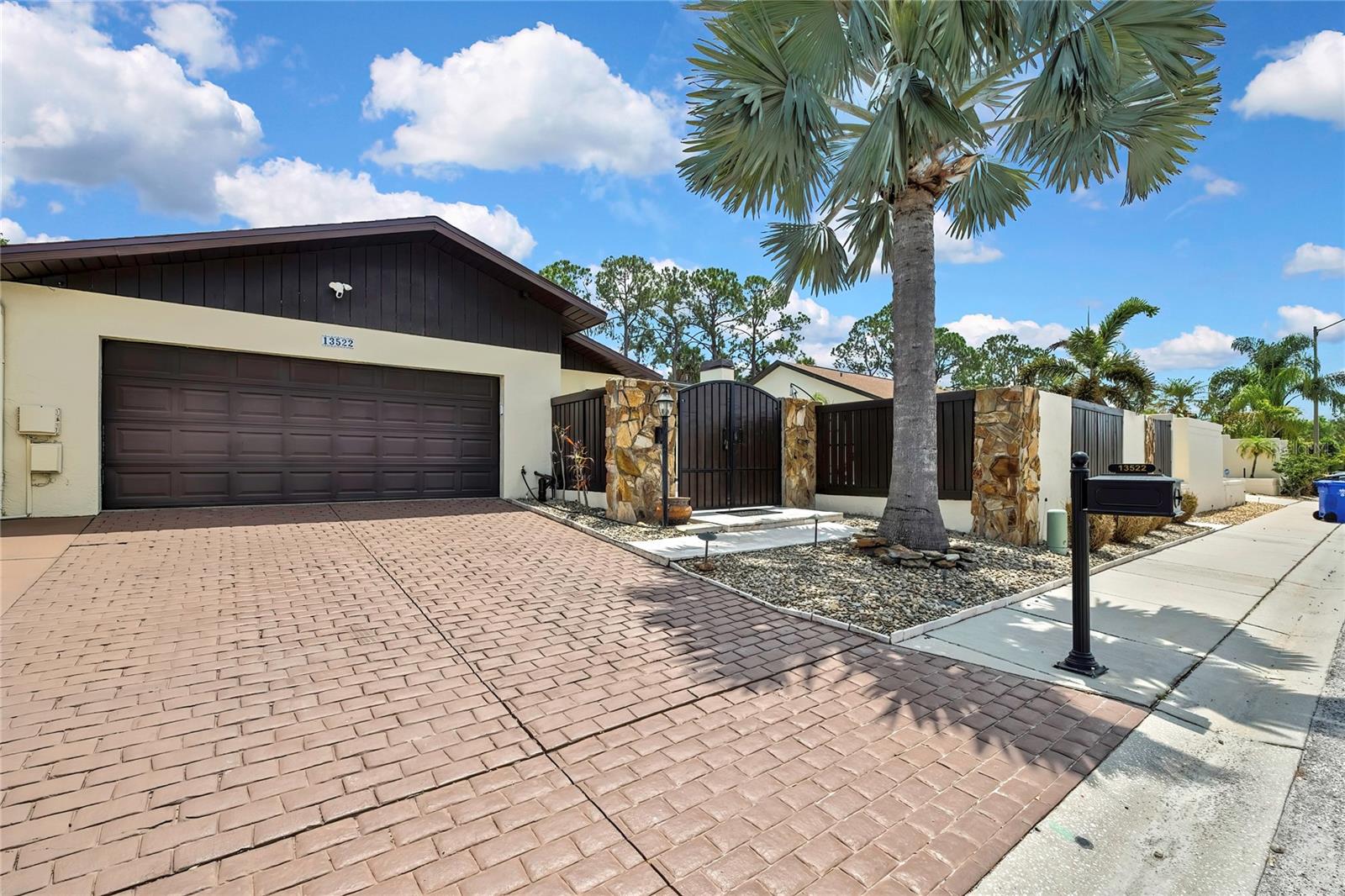 13522 AVISTA DR