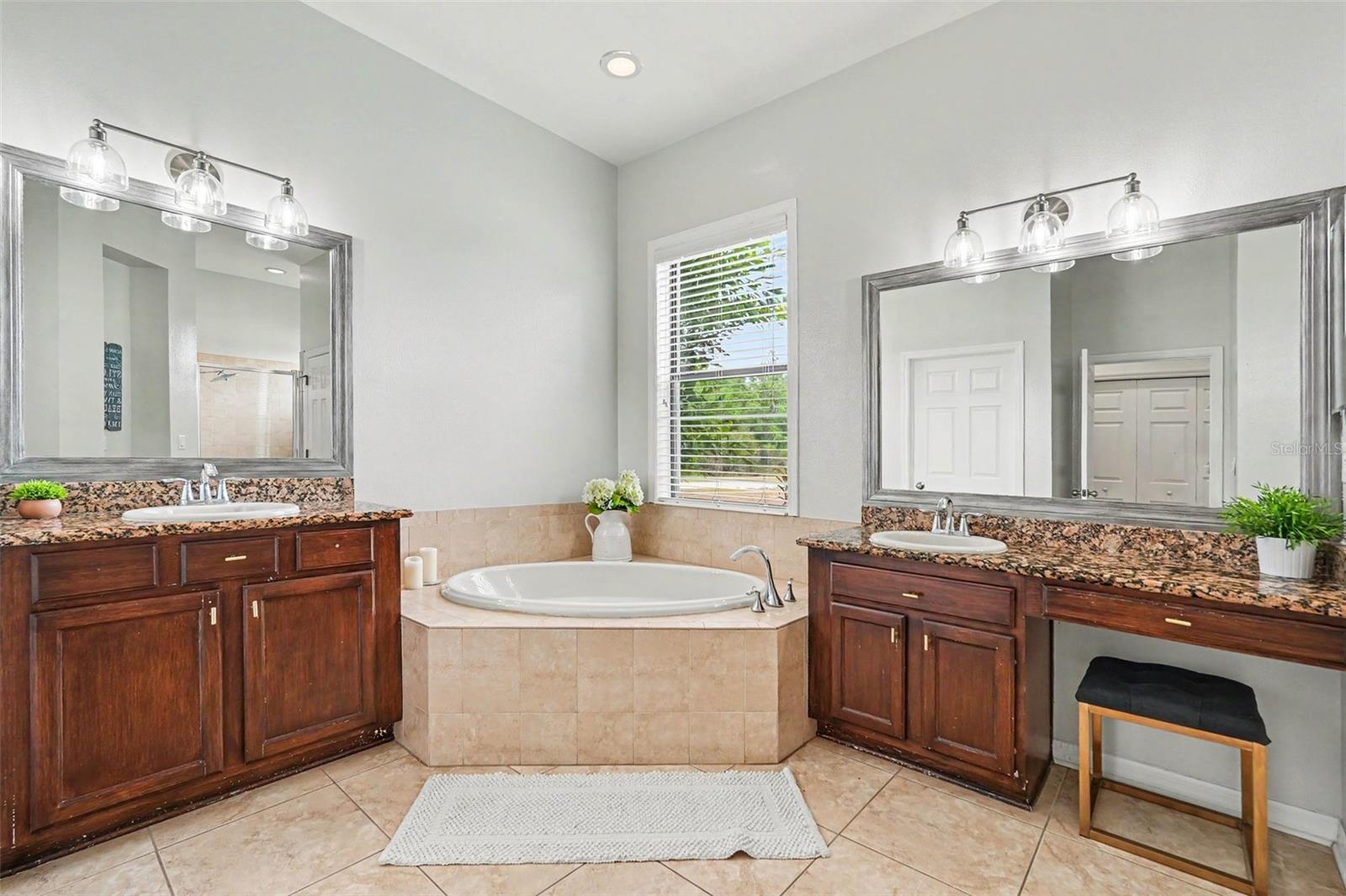 3220 MAJESTIC VIEW DR