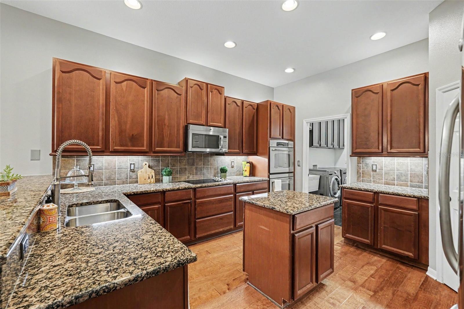 3220 MAJESTIC VIEW DR